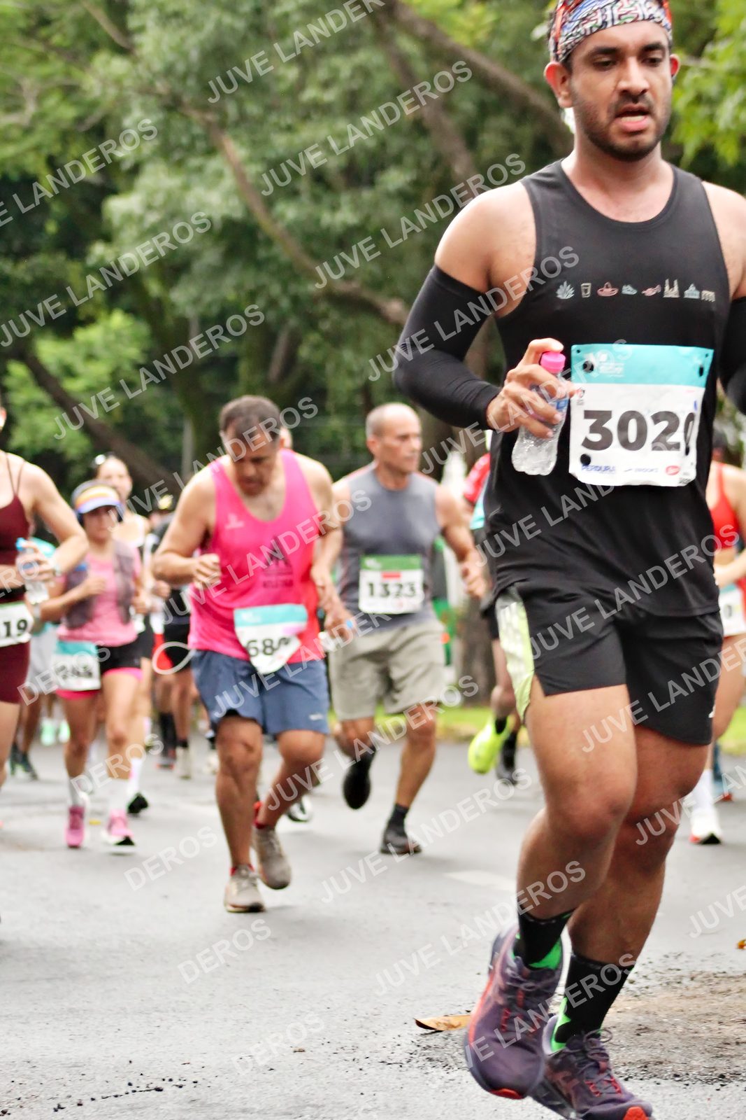 Foto del MEDIO MARATÓN ATLAS en Av. Patria, frente al Parque El Polvorín, Zapopan a las 08:27 · dorsal 1323, 19, 68