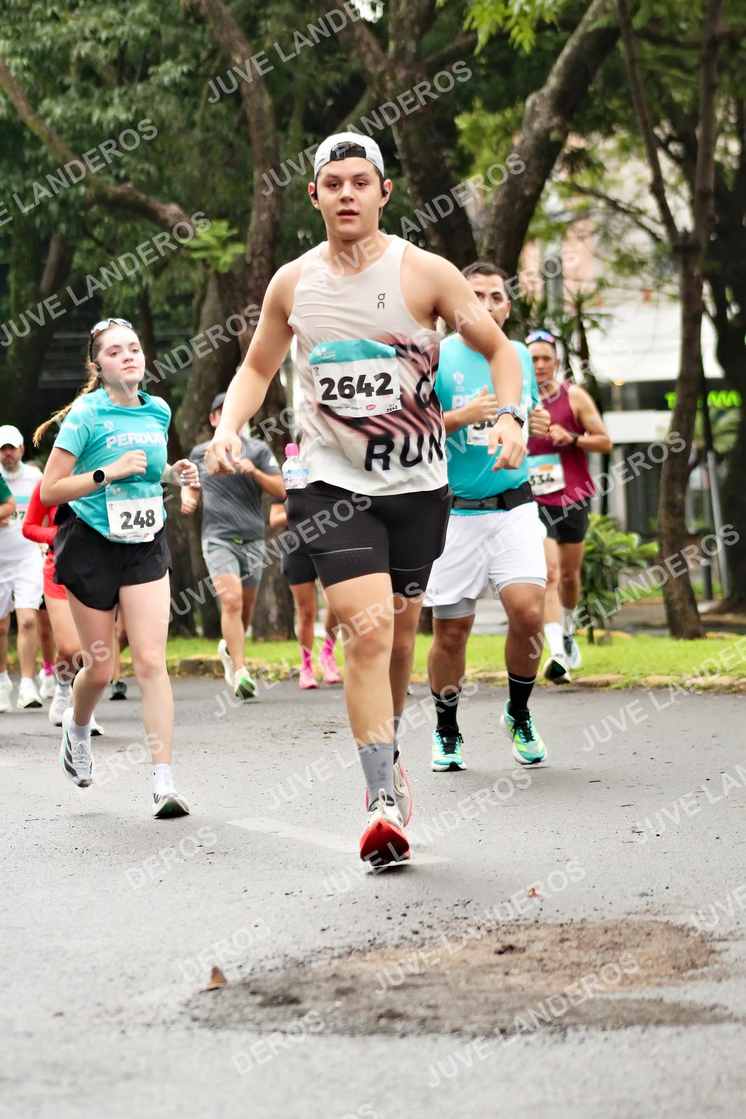 Foto del MEDIO MARATÓN ATLAS en Av. Patria, frente al Parque El Polvorín, Zapopan a las 08:29 · dorsal 2642, 248, 97