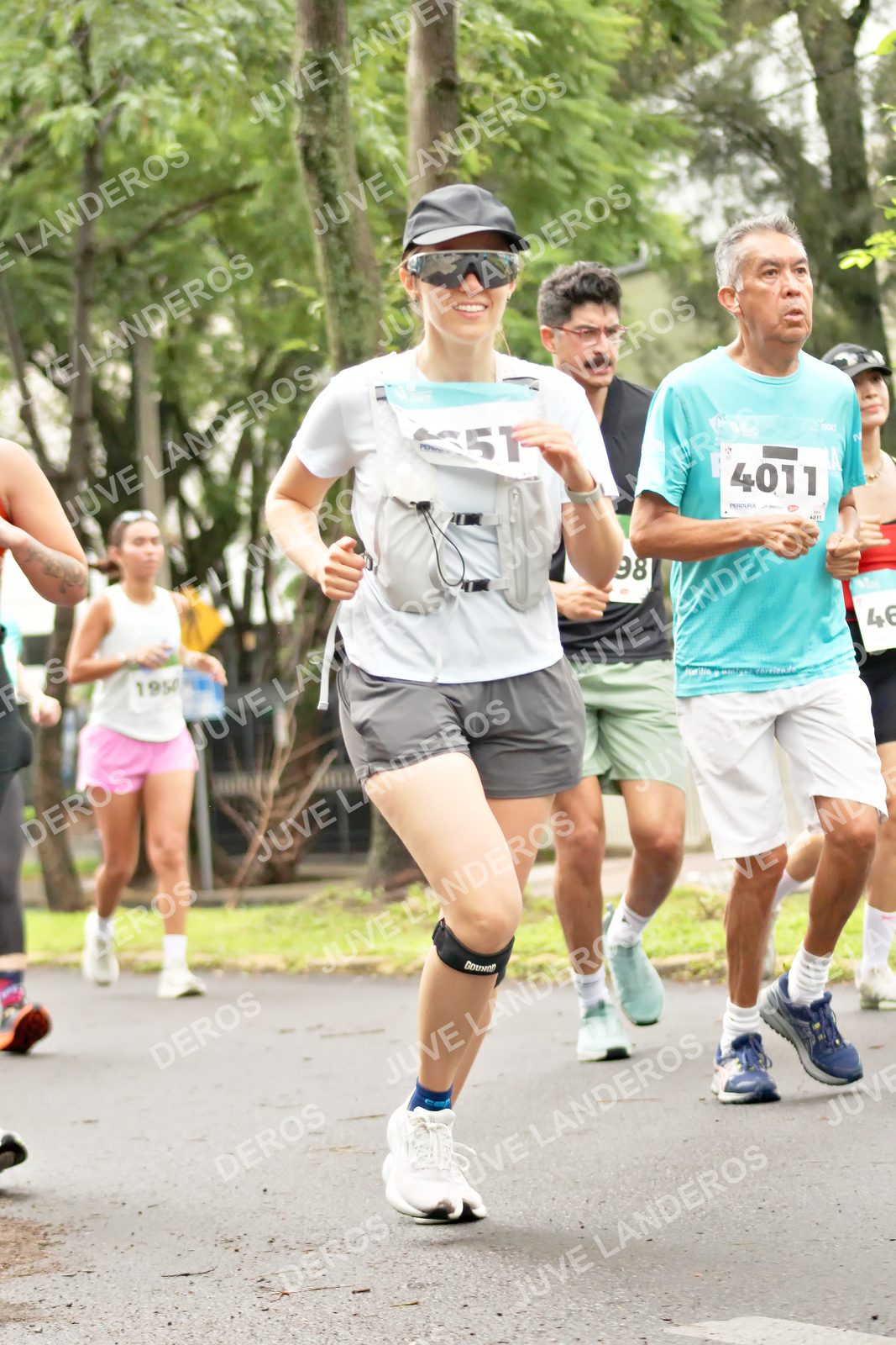 Foto del MEDIO MARATÓN ATLAS en Av. Patria, frente al Parque El Polvorín, Zapopan a las 08:43 · dorsal 4011, 98, 1950