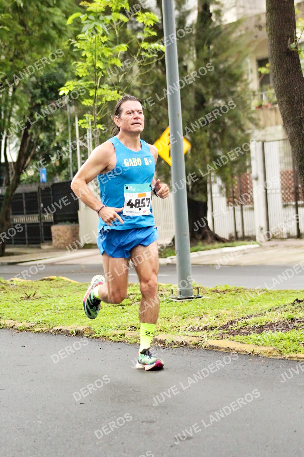 Foto del MEDIO MARATÓN ATLAS en Av. Patria, frente al Parque El Polvorín, Zapopan a las 08:05 · dorsal 4857, 21