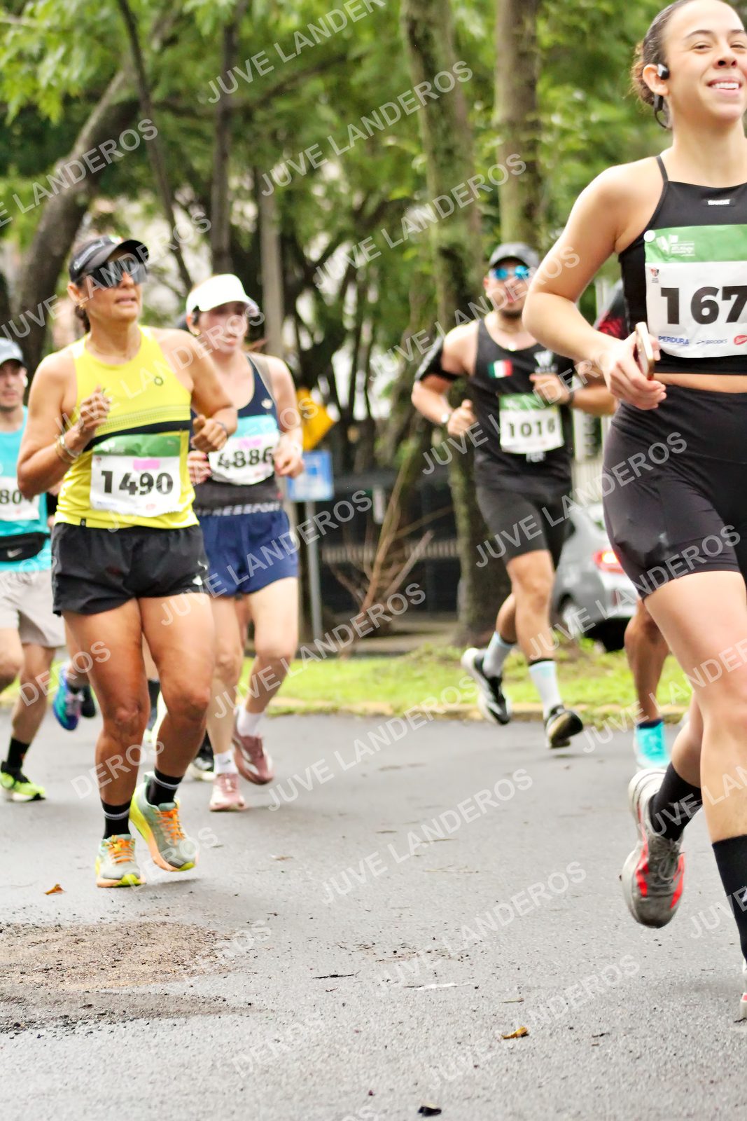 Foto del MEDIO MARATÓN ATLAS en Av. Patria, frente al Parque El Polvorín, Zapopan a las 08:26 · dorsal 167, 4886, 1016, 1490