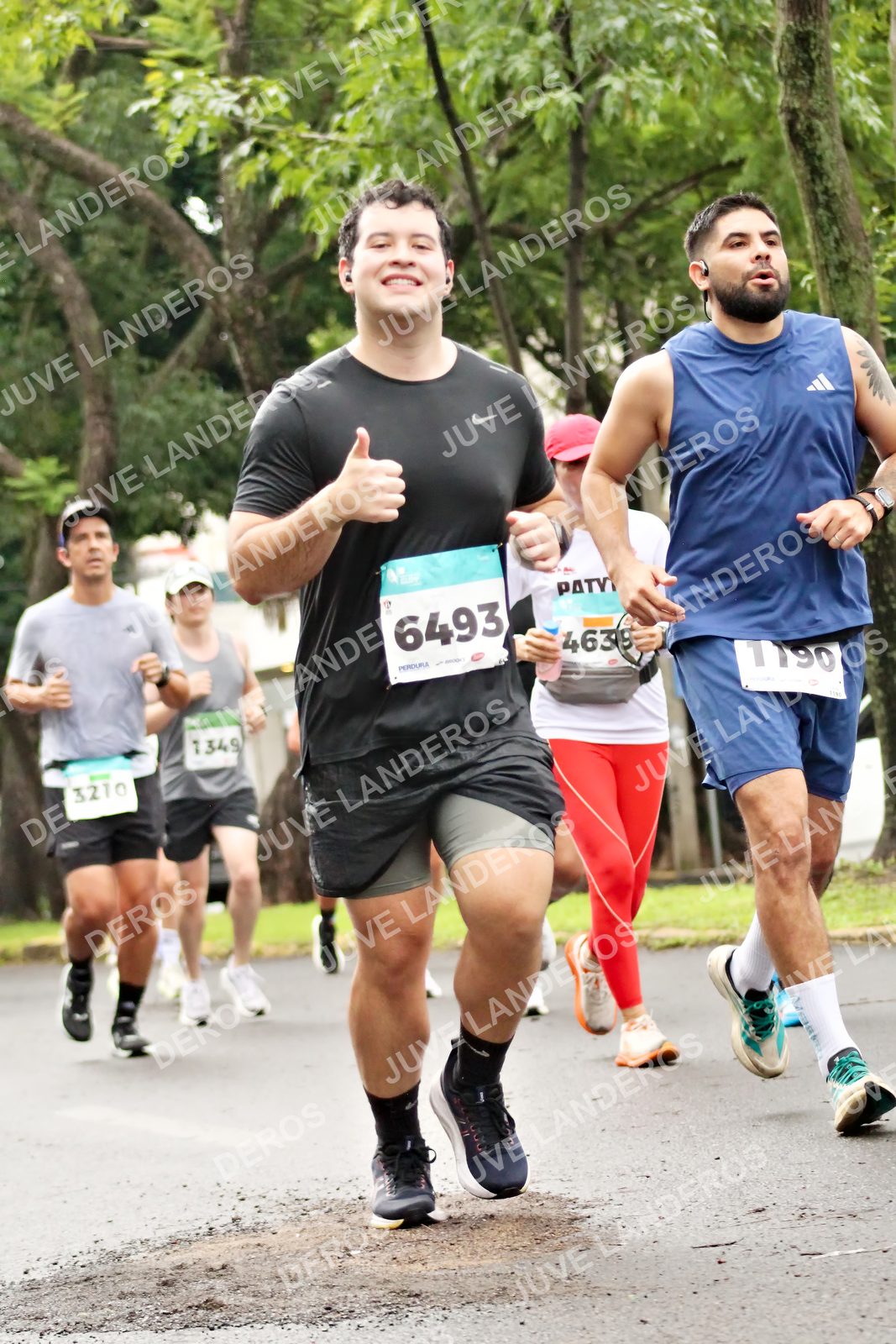 Foto del MEDIO MARATÓN ATLAS en Av. Patria, frente al Parque El Polvorín, Zapopan a las 08:32 · dorsal 6493, 3210, 1349, 1190