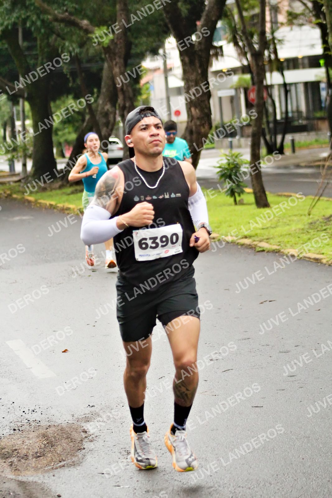 Foto del MEDIO MARATÓN ATLAS en Av. Patria, frente al Parque El Polvorín, Zapopan a las 08:10 · dorsal 6390