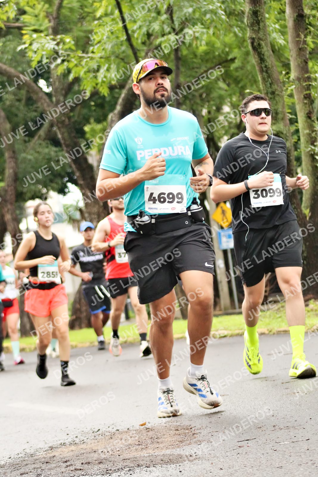 Foto del MEDIO MARATÓN ATLAS en Av. Patria, frente al Parque El Polvorín, Zapopan a las 08:36 · dorsal 4699, 3099, 2859, 37