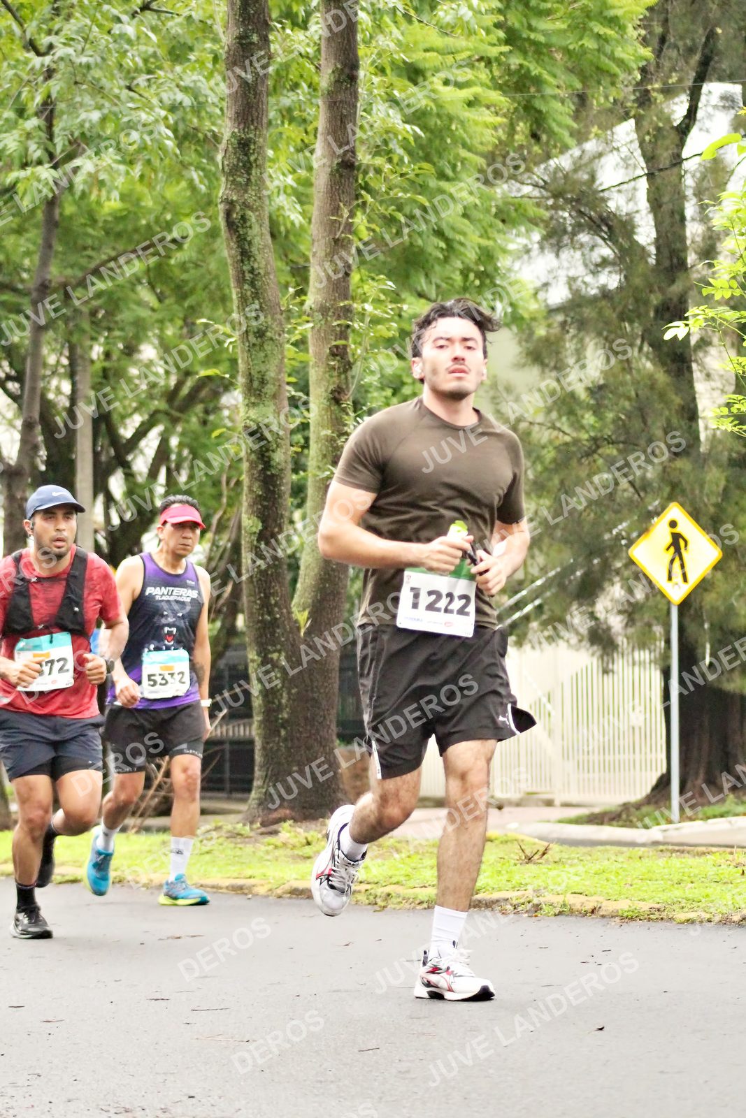 Foto del MEDIO MARATÓN ATLAS en Av. Patria, frente al Parque El Polvorín, Zapopan a las 08:24 · dorsal 1222, 72, 5332