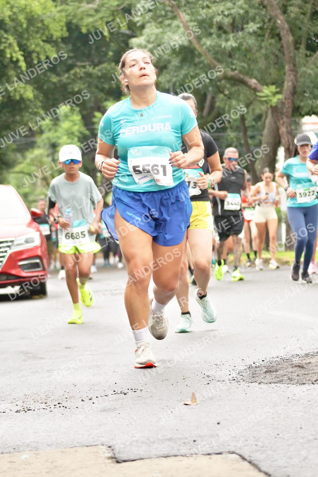 Foto del MEDIO MARATÓN ATLAS en Av. Patria, frente al Parque El Polvorín, Zapopan a las 08:39 · dorsal 6685, 5561, 3922, 13