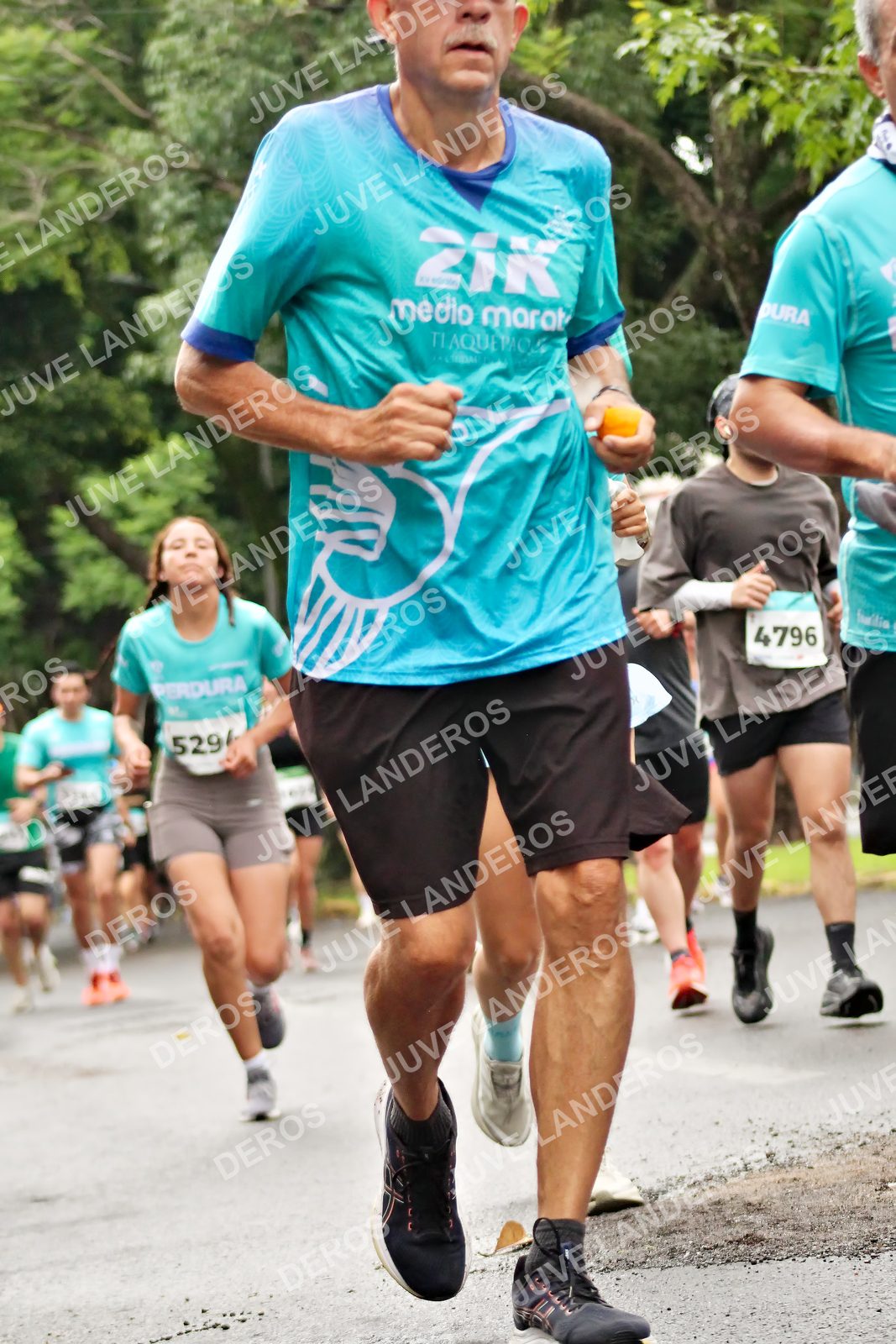 Foto del MEDIO MARATÓN ATLAS en Av. Patria, frente al Parque El Polvorín, Zapopan a las 08:33 · dorsal 4796, 529