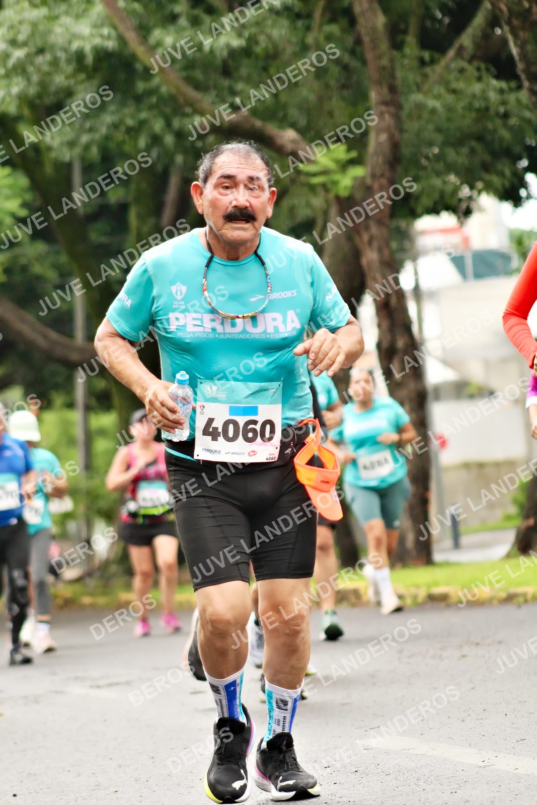 Foto del MEDIO MARATÓN ATLAS en Av. Patria, frente al Parque El Polvorín, Zapopan a las 08:43 · dorsal 4060