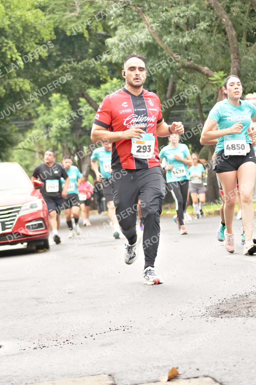 Foto del MEDIO MARATÓN ATLAS en Av. Patria, frente al Parque El Polvorín, Zapopan a las 08:44 · dorsal 293, 4850, 3478, 55