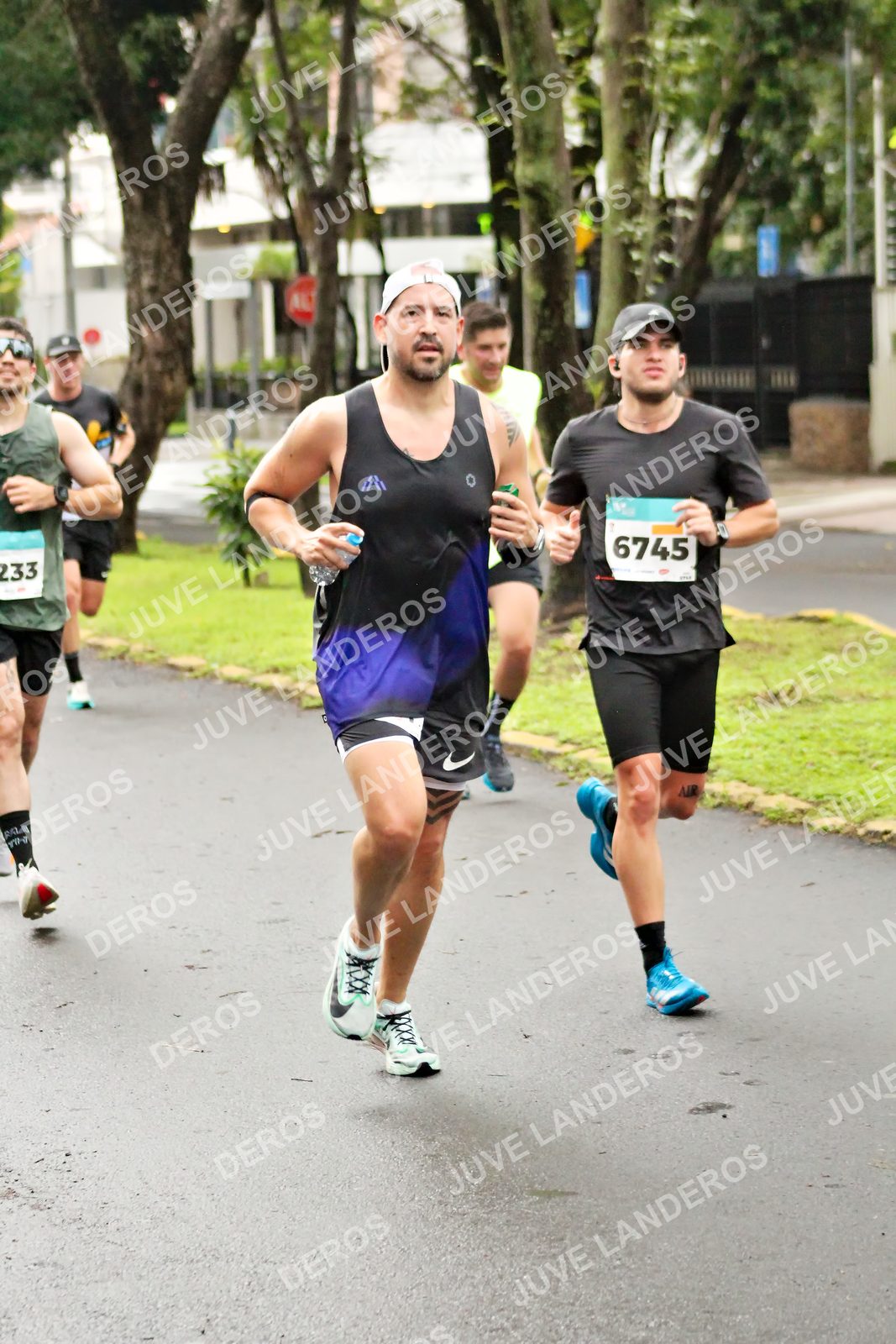 Foto del MEDIO MARATÓN ATLAS en Av. Patria, frente al Parque El Polvorín, Zapopan a las 08:12 · dorsal 6745, 233
