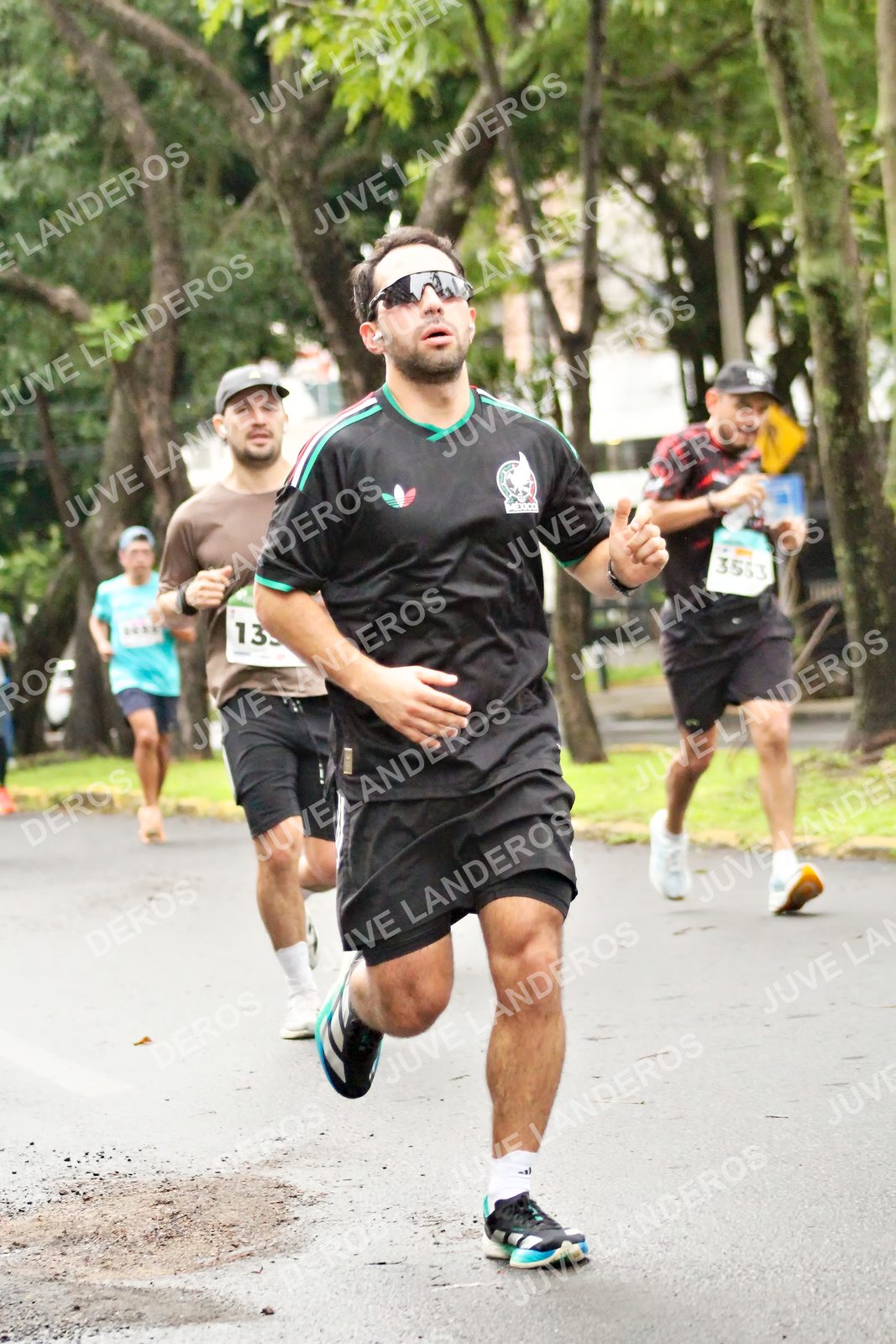 Foto del MEDIO MARATÓN ATLAS en Av. Patria, frente al Parque El Polvorín, Zapopan a las 08:16 · dorsal 13
