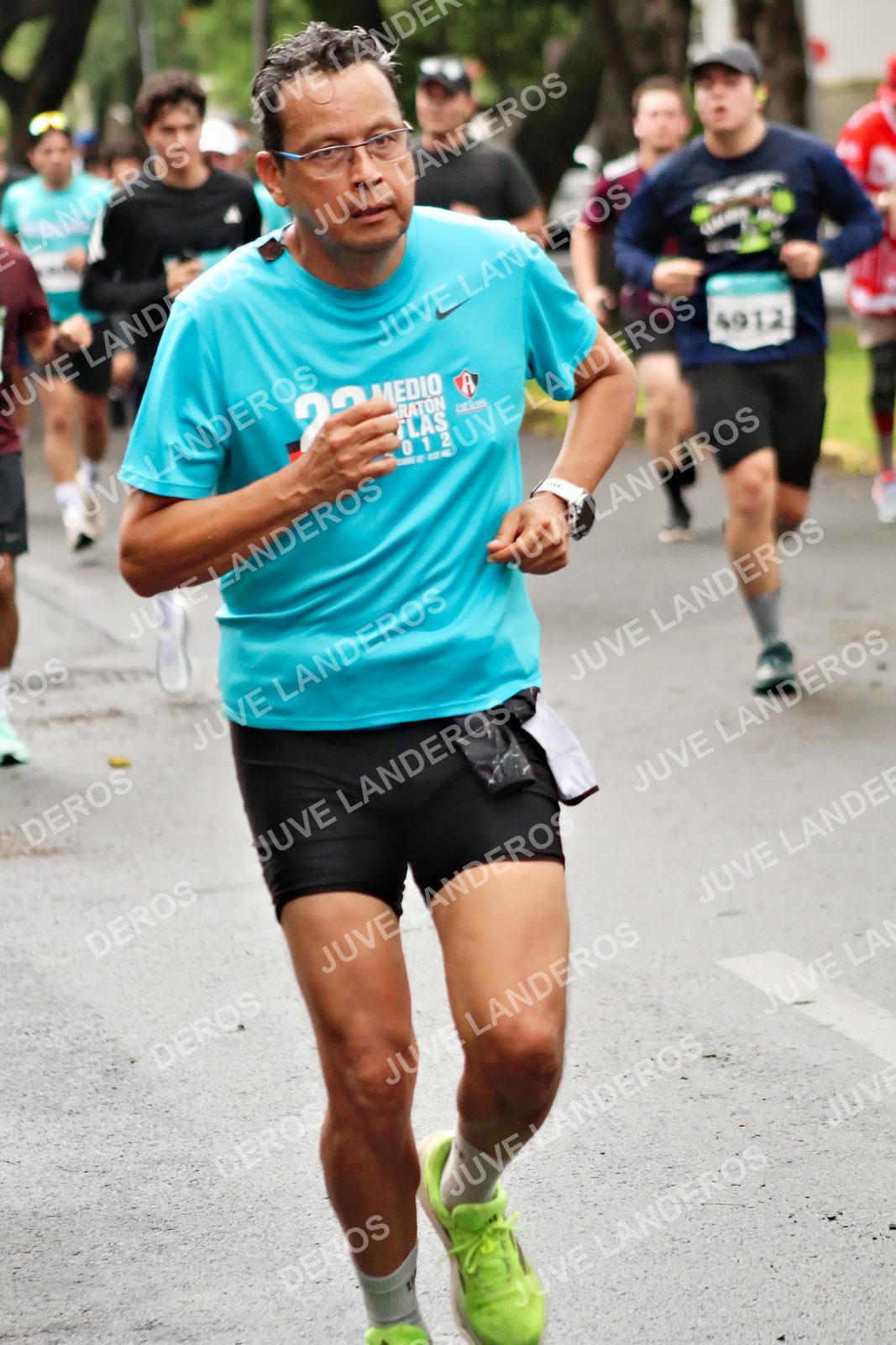 Foto del MEDIO MARATÓN ATLAS en Av. Patria, frente al Parque El Polvorín, Zapopan a las 08:21 · dorsal 2, 1, 4912