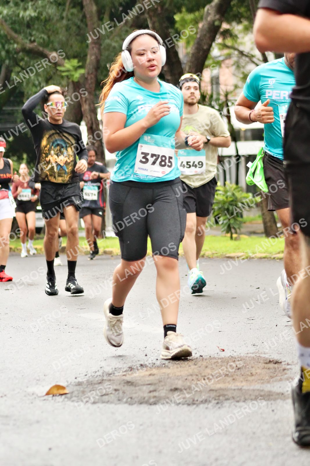 Foto del MEDIO MARATÓN ATLAS en Av. Patria, frente al Parque El Polvorín, Zapopan a las 08:35 · dorsal 3785, 4549, 6574