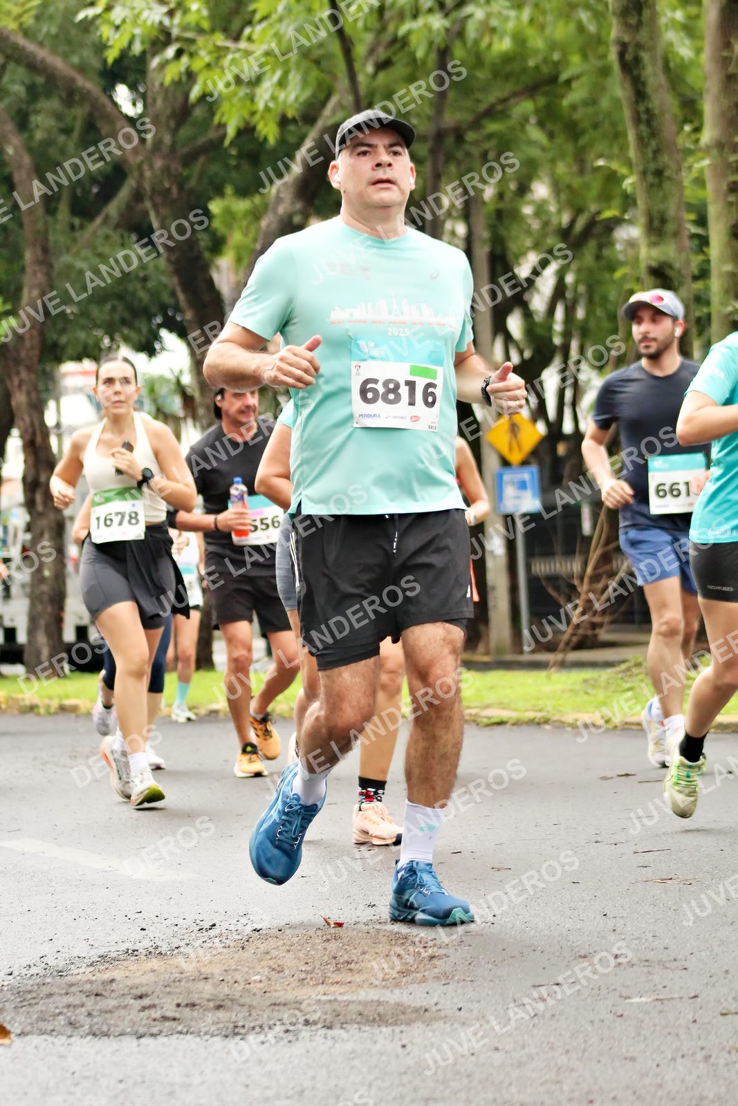 Foto del MEDIO MARATÓN ATLAS en Av. Patria, frente al Parque El Polvorín, Zapopan a las 08:37 · dorsal 6816, 661, 1678, 2025