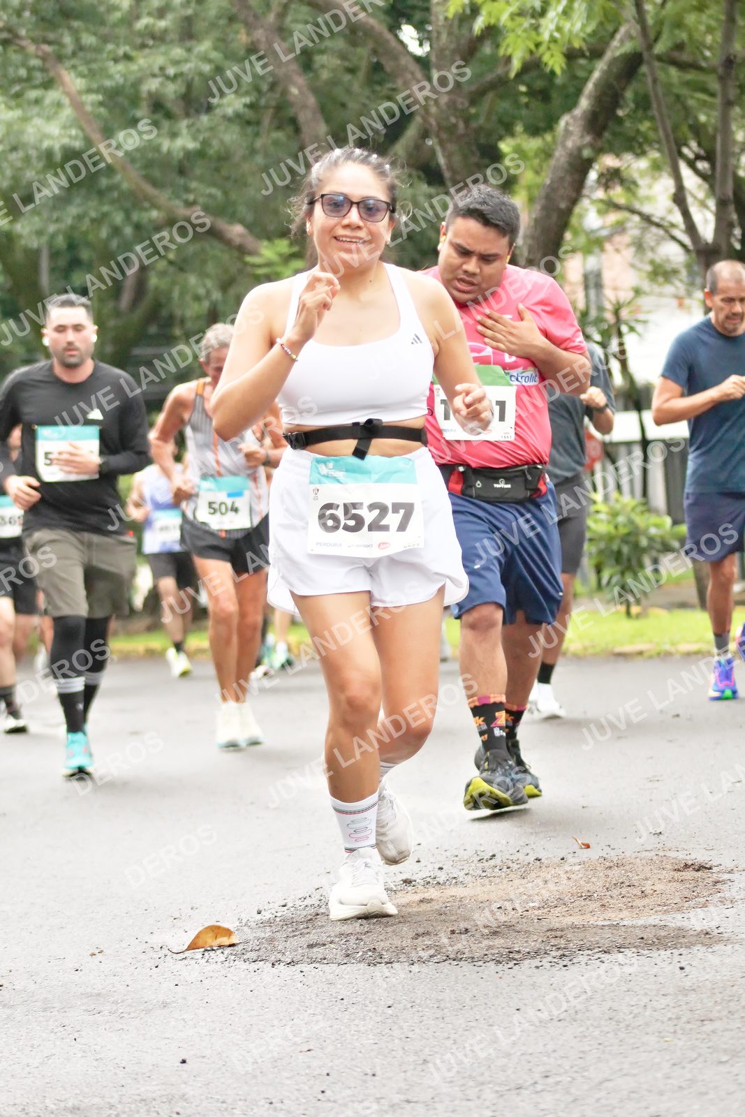 Foto del MEDIO MARATÓN ATLAS en Av. Patria, frente al Parque El Polvorín, Zapopan a las 08:35 · dorsal 6527, 504, 1, 5