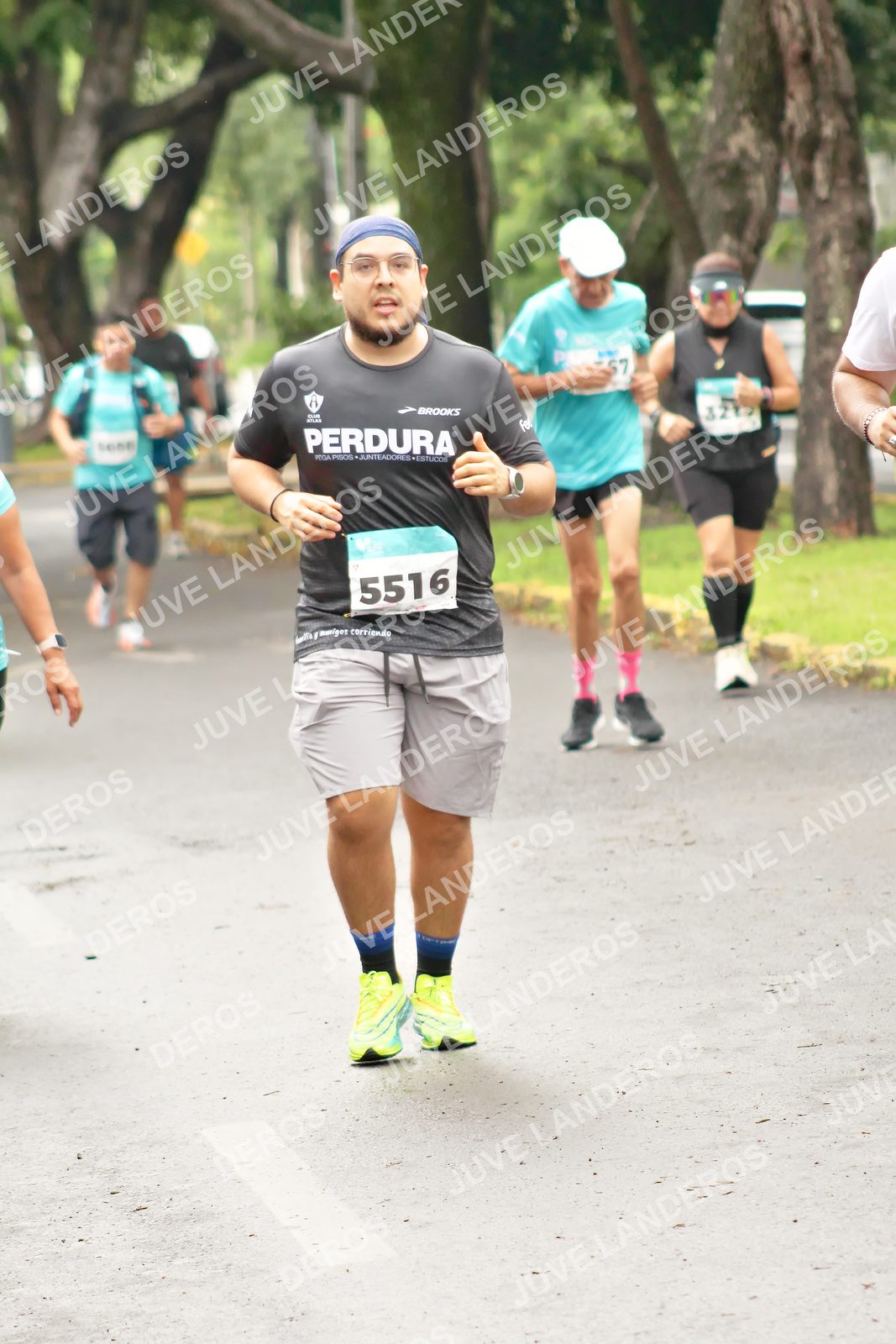 Foto del MEDIO MARATÓN ATLAS en Av. Patria, frente al Parque El Polvorín, Zapopan a las 08:58 · dorsal 5516, 321, 67