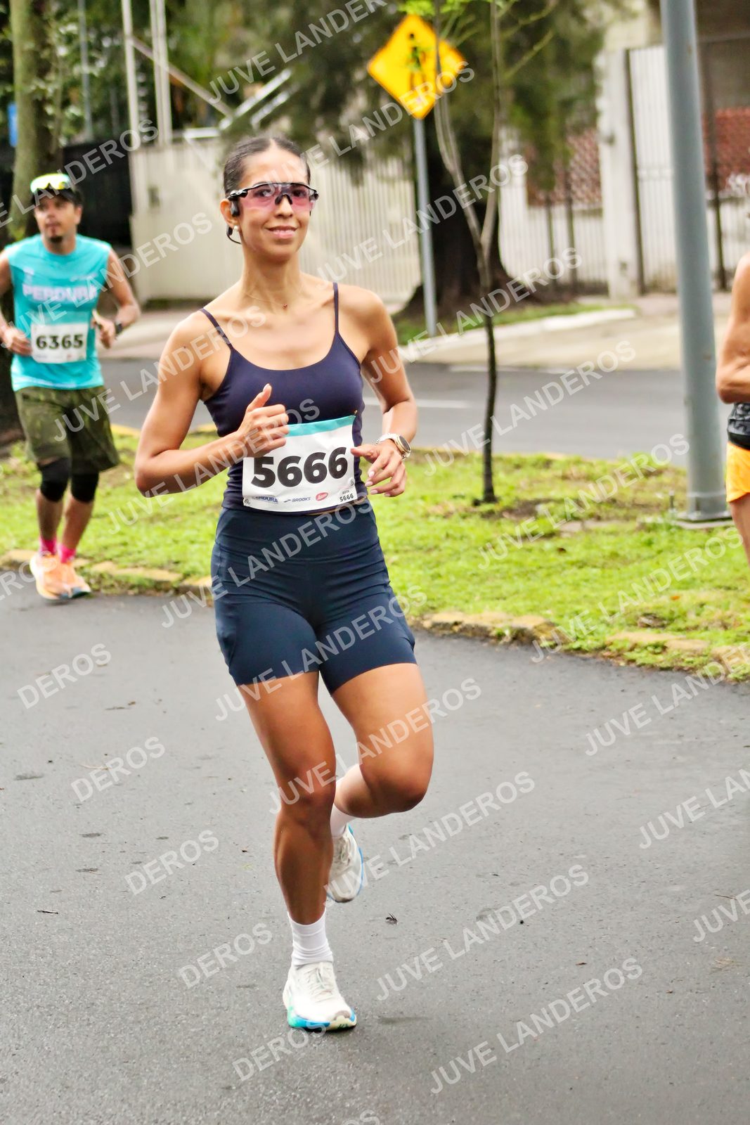Foto del MEDIO MARATÓN ATLAS en Av. Patria, frente al Parque El Polvorín, Zapopan a las 08:17 · dorsal 5666, 6365