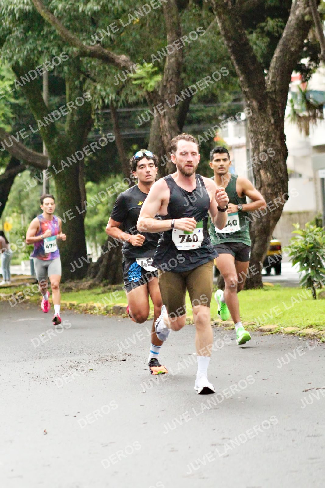 Foto del MEDIO MARATÓN ATLAS en Av. Patria, frente al Parque El Polvorín, Zapopan a las 08:01 · dorsal 740, 40, 45
