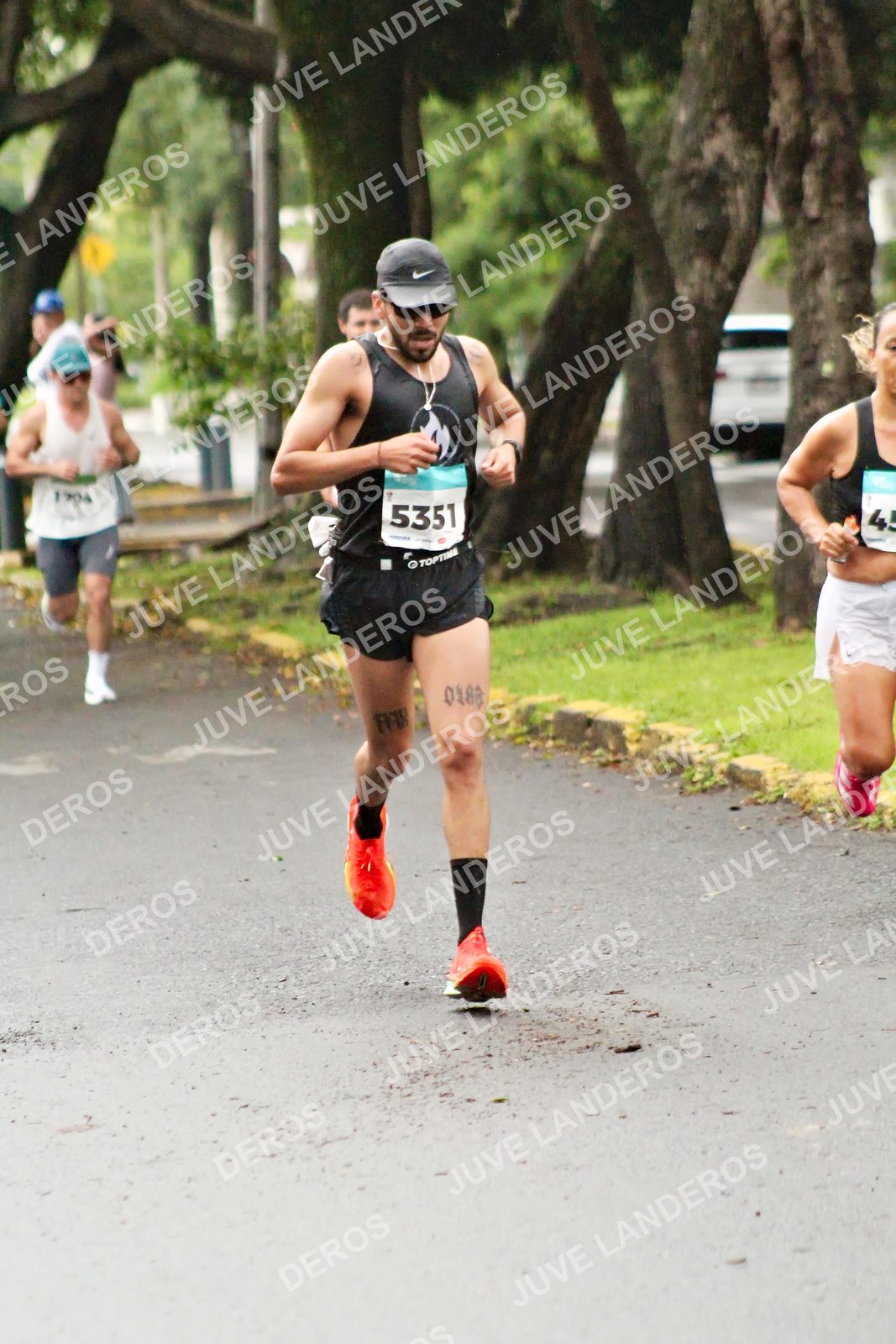 Foto del MEDIO MARATÓN ATLAS en Av. Patria, frente al Parque El Polvorín, Zapopan a las 08:02 · dorsal 5351