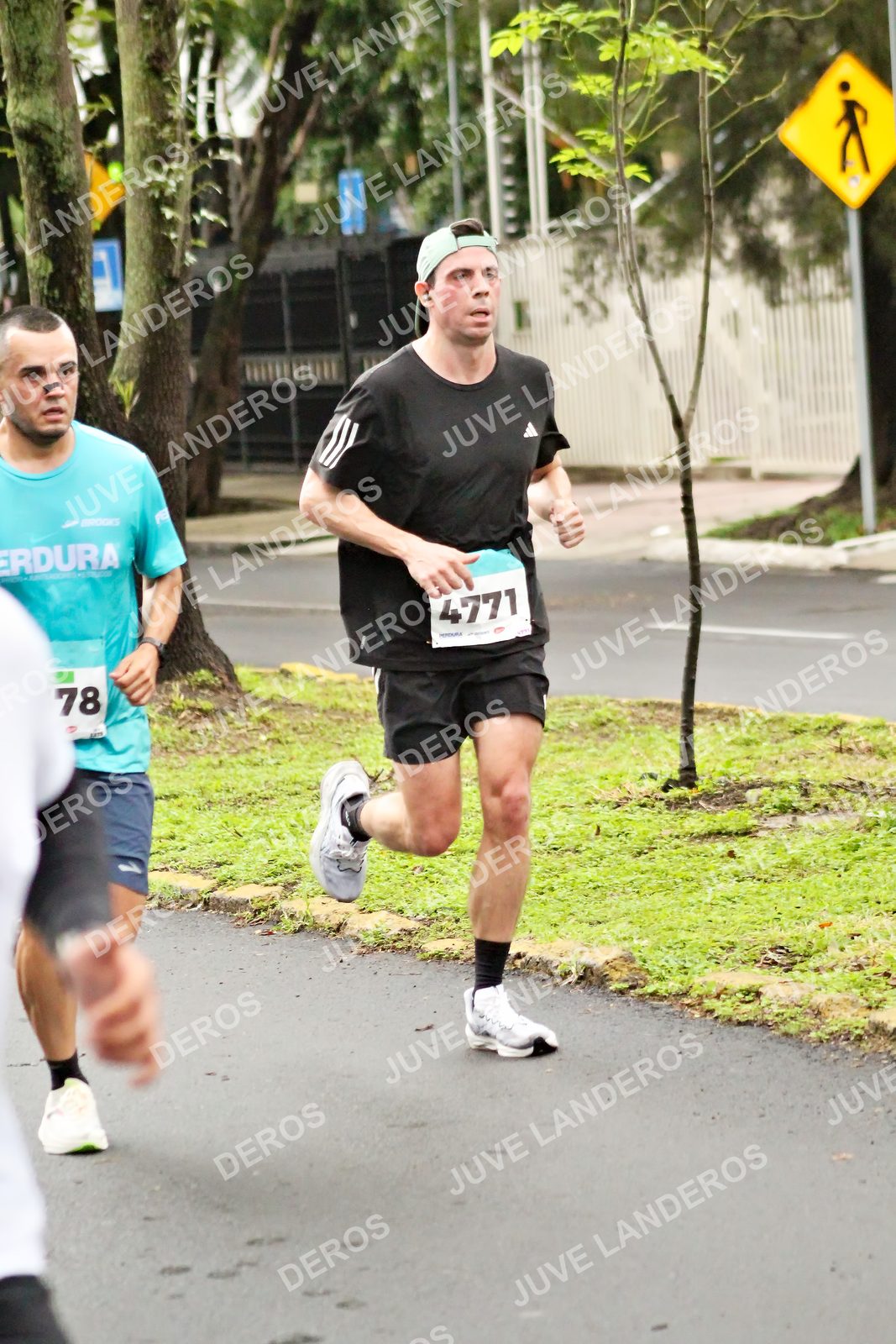 Foto del MEDIO MARATÓN ATLAS en Av. Patria, frente al Parque El Polvorín, Zapopan a las 08:09 · dorsal 78, 4771