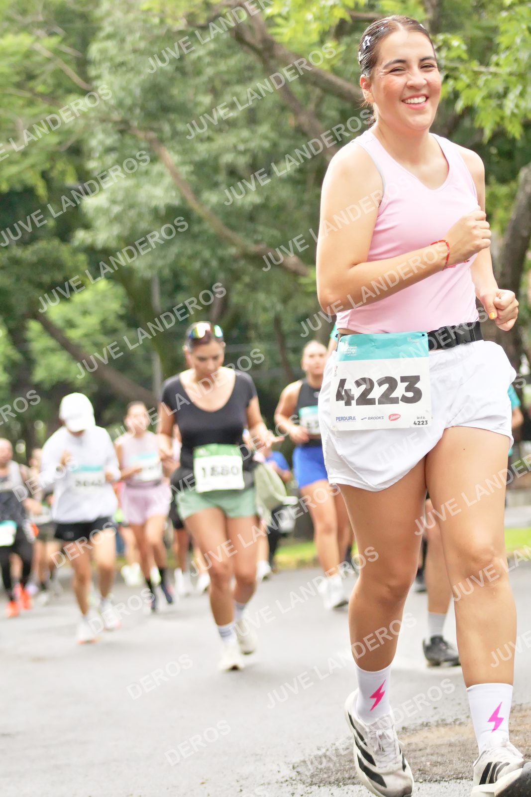 Foto del MEDIO MARATÓN ATLAS en Av. Patria, frente al Parque El Polvorín, Zapopan a las 08:42 · dorsal 4223, 1880