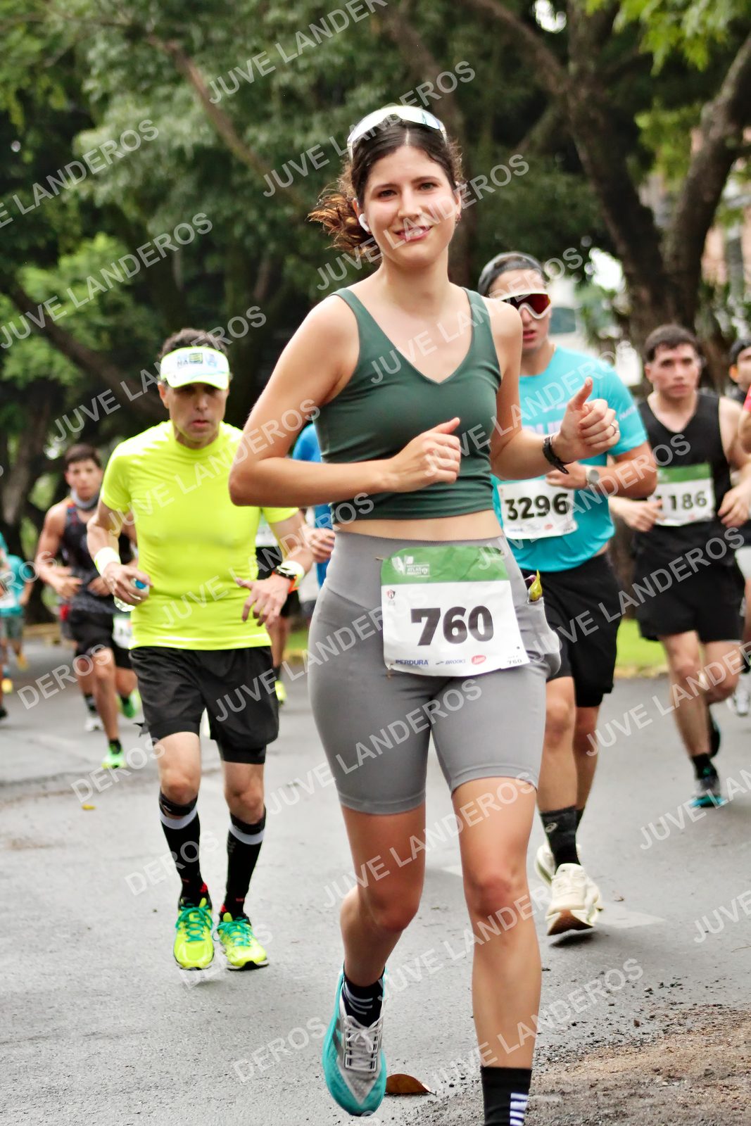 Foto del MEDIO MARATÓN ATLAS en Av. Patria, frente al Parque El Polvorín, Zapopan a las 08:21 · dorsal 760, 3296, 186