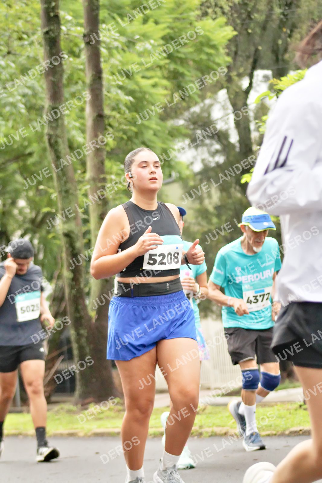 Foto del MEDIO MARATÓN ATLAS en Av. Patria, frente al Parque El Polvorín, Zapopan a las 08:42 · dorsal 5208, 5025, 4372