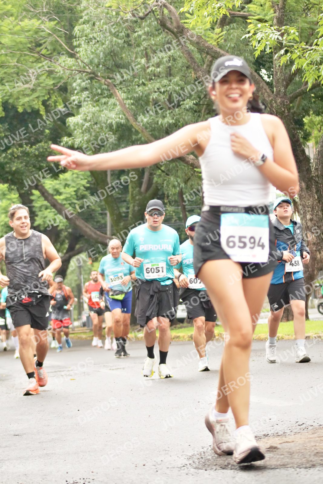 Foto del MEDIO MARATÓN ATLAS en Av. Patria, frente al Parque El Polvorín, Zapopan a las 08:47 · dorsal 6594, 6051, 3093, 458