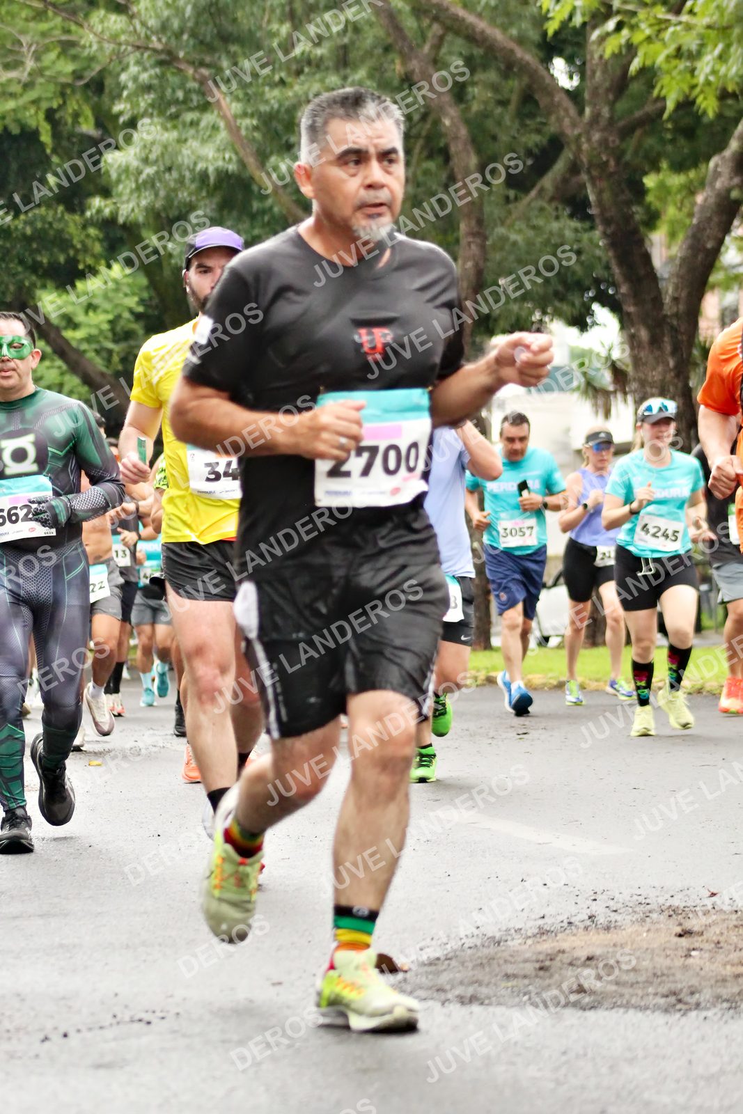 Foto del MEDIO MARATÓN ATLAS en Av. Patria, frente al Parque El Polvorín, Zapopan a las 08:32 · dorsal 2700, 34, 3057, 4245