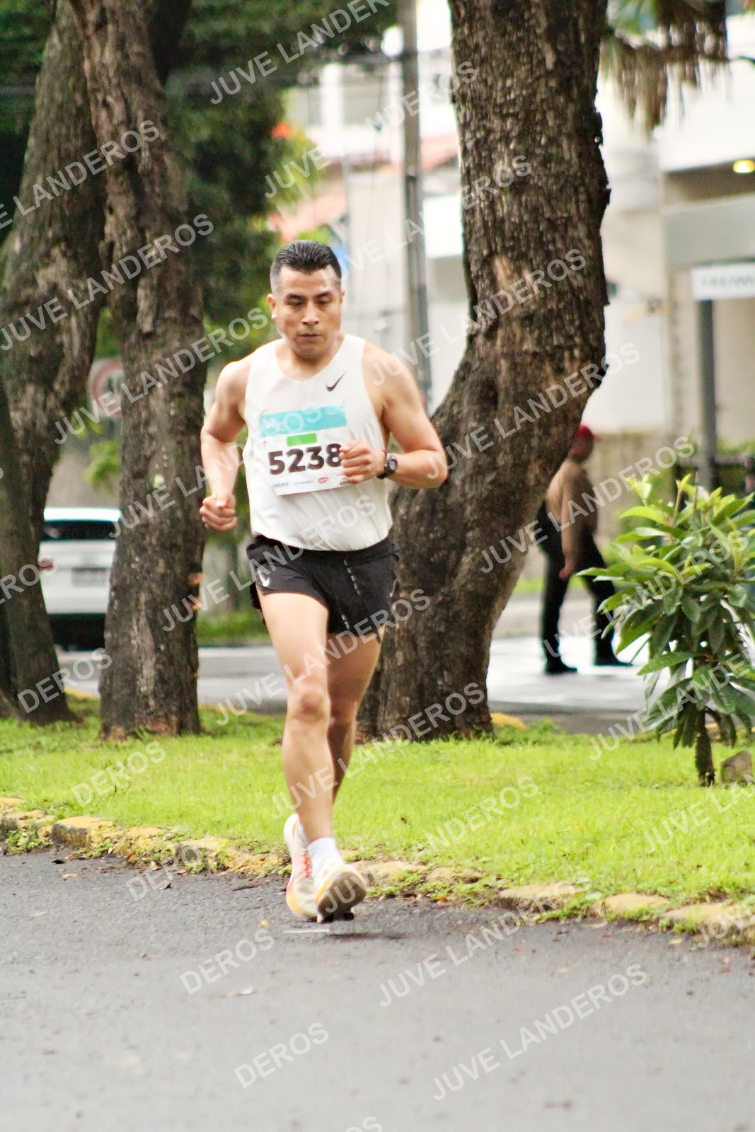 Foto del MEDIO MARATÓN ATLAS en Av. Patria, frente al Parque El Polvorín, Zapopan a las 08:04 · dorsal 5238
