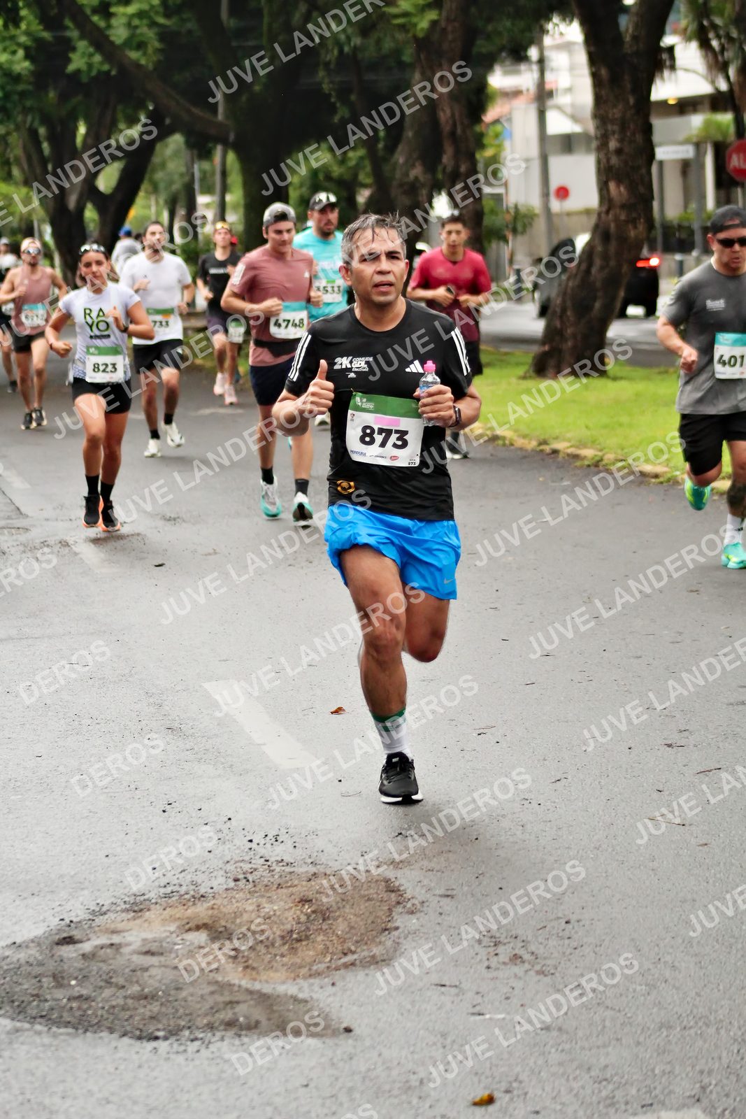 Foto del MEDIO MARATÓN ATLAS en Av. Patria, frente al Parque El Polvorín, Zapopan a las 08:14 · dorsal 823, 873, 401, 4748