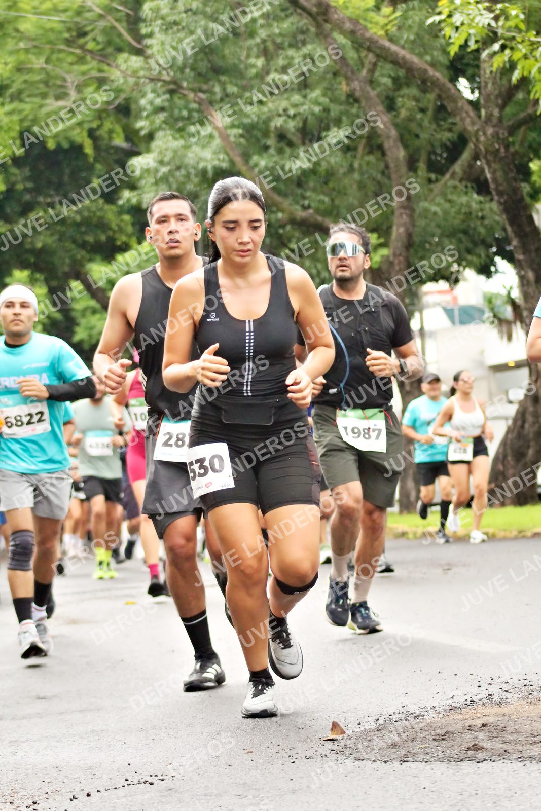 Foto del MEDIO MARATÓN ATLAS en Av. Patria, frente al Parque El Polvorín, Zapopan a las 08:31 · dorsal 28, 530, 6822, 1987