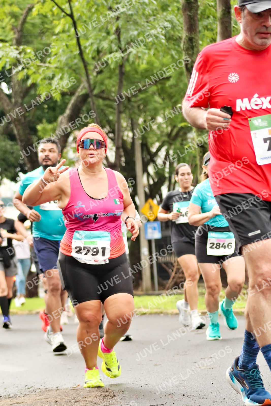Foto del MEDIO MARATÓN ATLAS en Av. Patria, frente al Parque El Polvorín, Zapopan a las 08:46 · dorsal 2791, 2846, 7