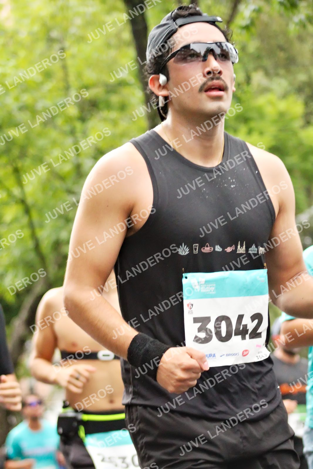 Foto del MEDIO MARATÓN ATLAS en Av. Patria, frente al Parque El Polvorín, Zapopan a las 08:28 · dorsal 3042