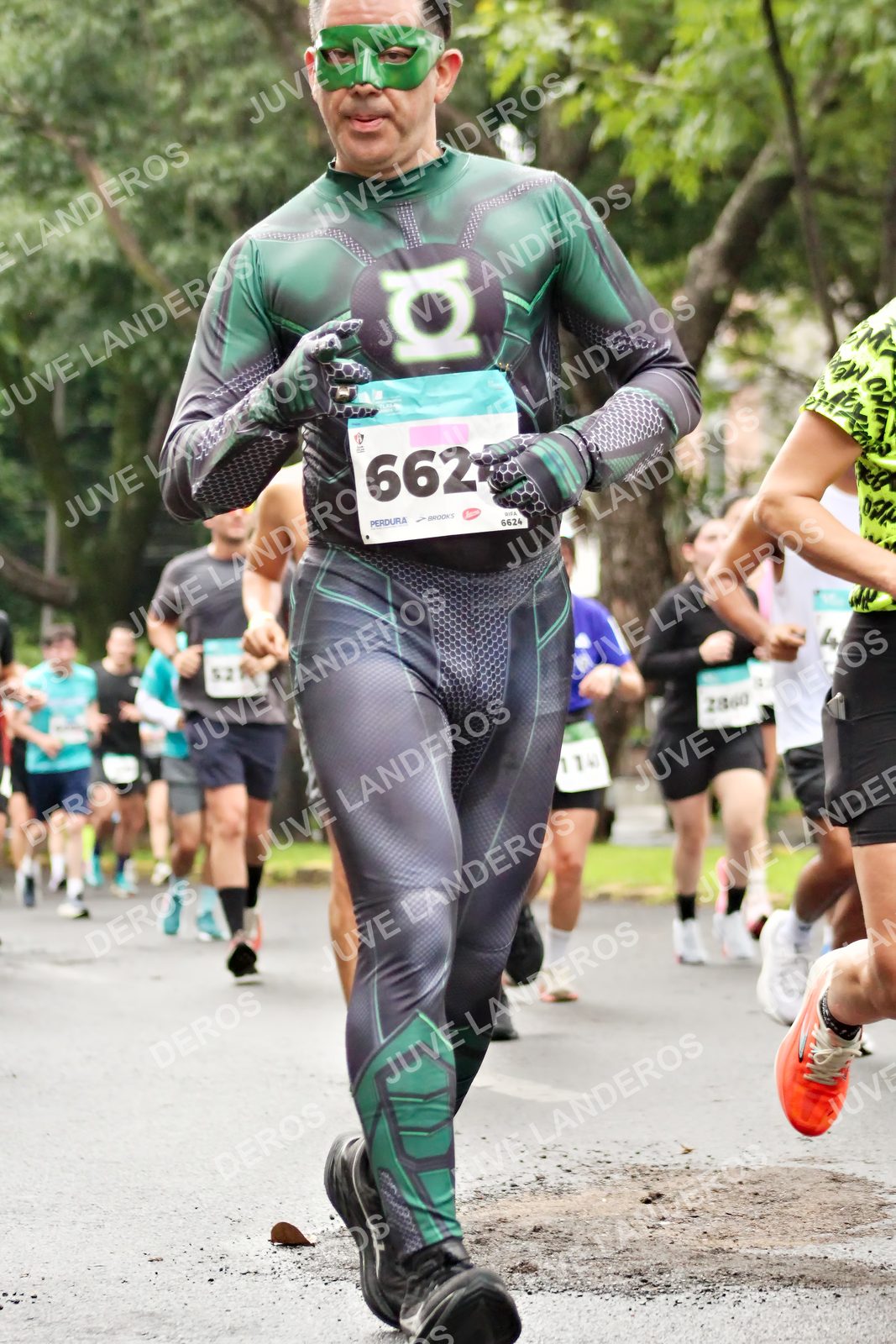 Foto del MEDIO MARATÓN ATLAS en Av. Patria, frente al Parque El Polvorín, Zapopan a las 08:32 · dorsal 662, 6624, 2860