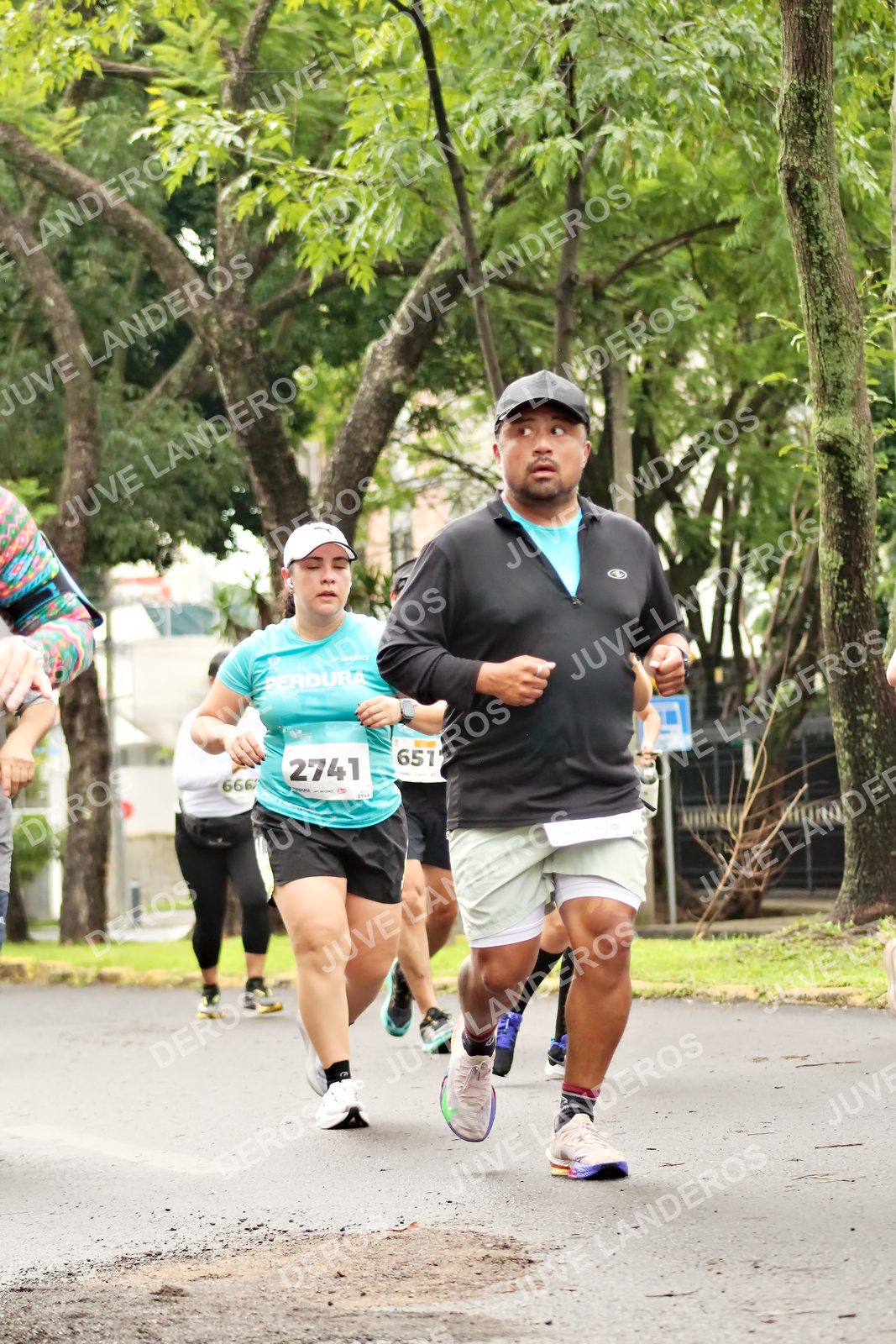 Foto del MEDIO MARATÓN ATLAS en Av. Patria, frente al Parque El Polvorín, Zapopan a las 08:46 · dorsal 651, 2741, 666