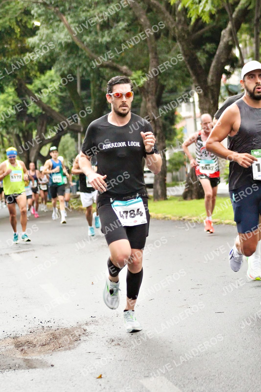 Foto del MEDIO MARATÓN ATLAS en Av. Patria, frente al Parque El Polvorín, Zapopan a las 08:07 · dorsal 4784, 1, 3987