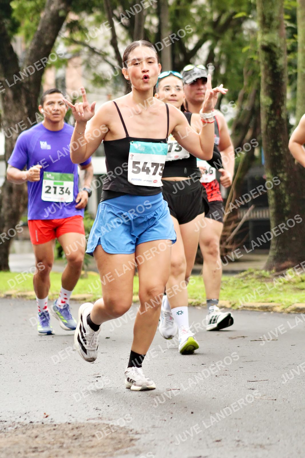Foto del MEDIO MARATÓN ATLAS en Av. Patria, frente al Parque El Polvorín, Zapopan a las 08:33 · dorsal 5473, 2134, 73, 6