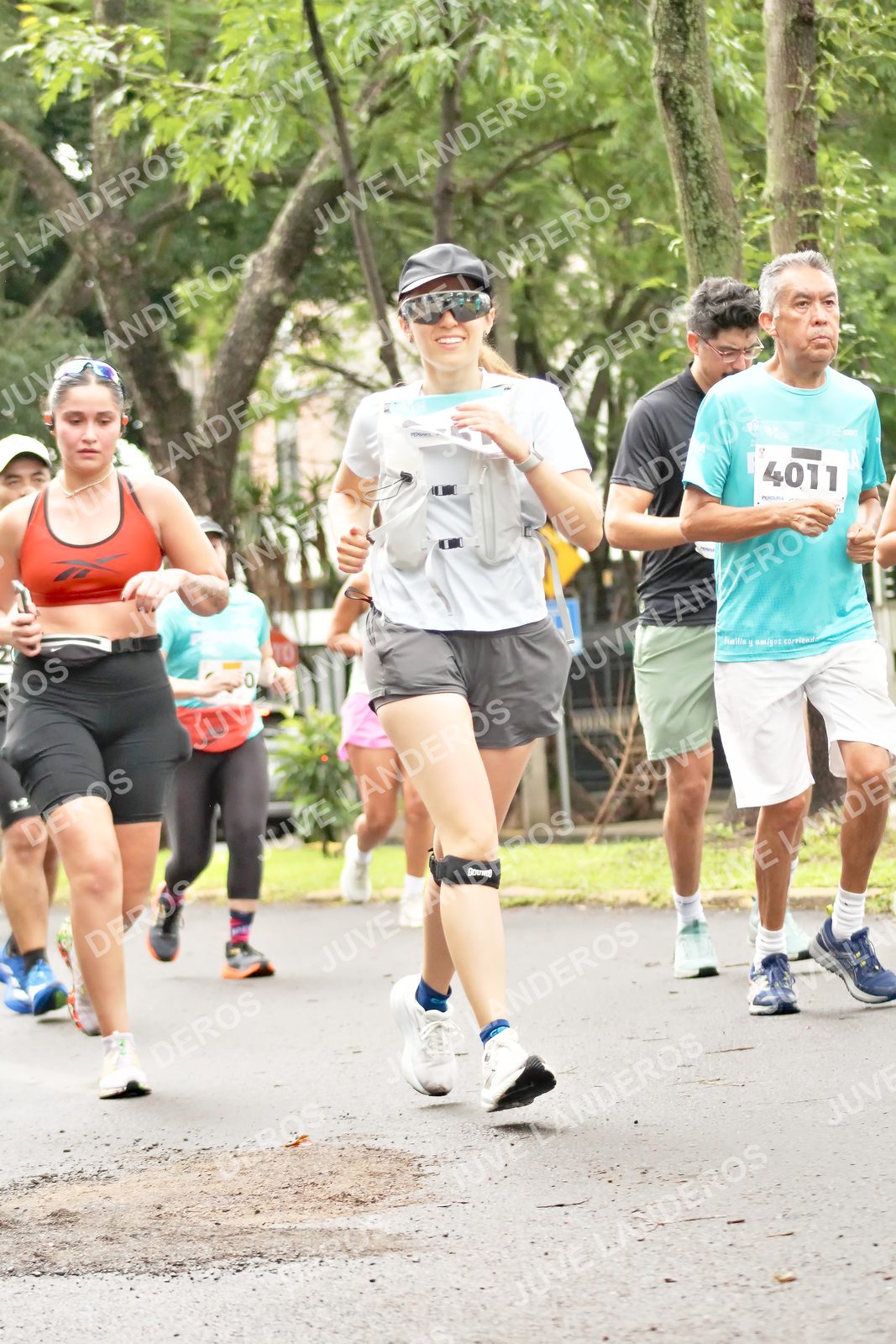 Foto del MEDIO MARATÓN ATLAS en Av. Patria, frente al Parque El Polvorín, Zapopan a las 08:43 · dorsal 4011, 0
