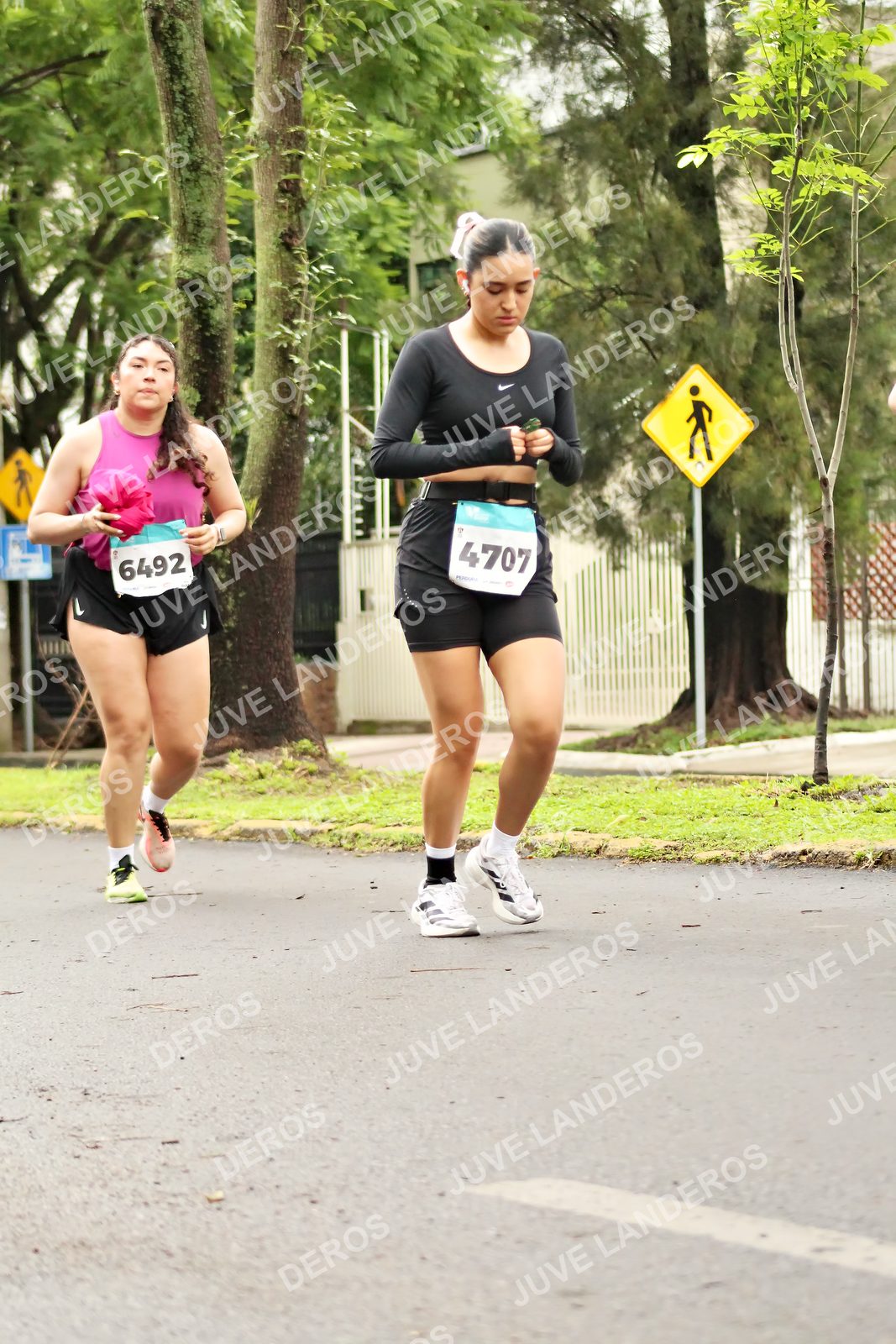 Foto del MEDIO MARATÓN ATLAS en Av. Patria, frente al Parque El Polvorín, Zapopan a las 08:46 · dorsal 4707, 6492