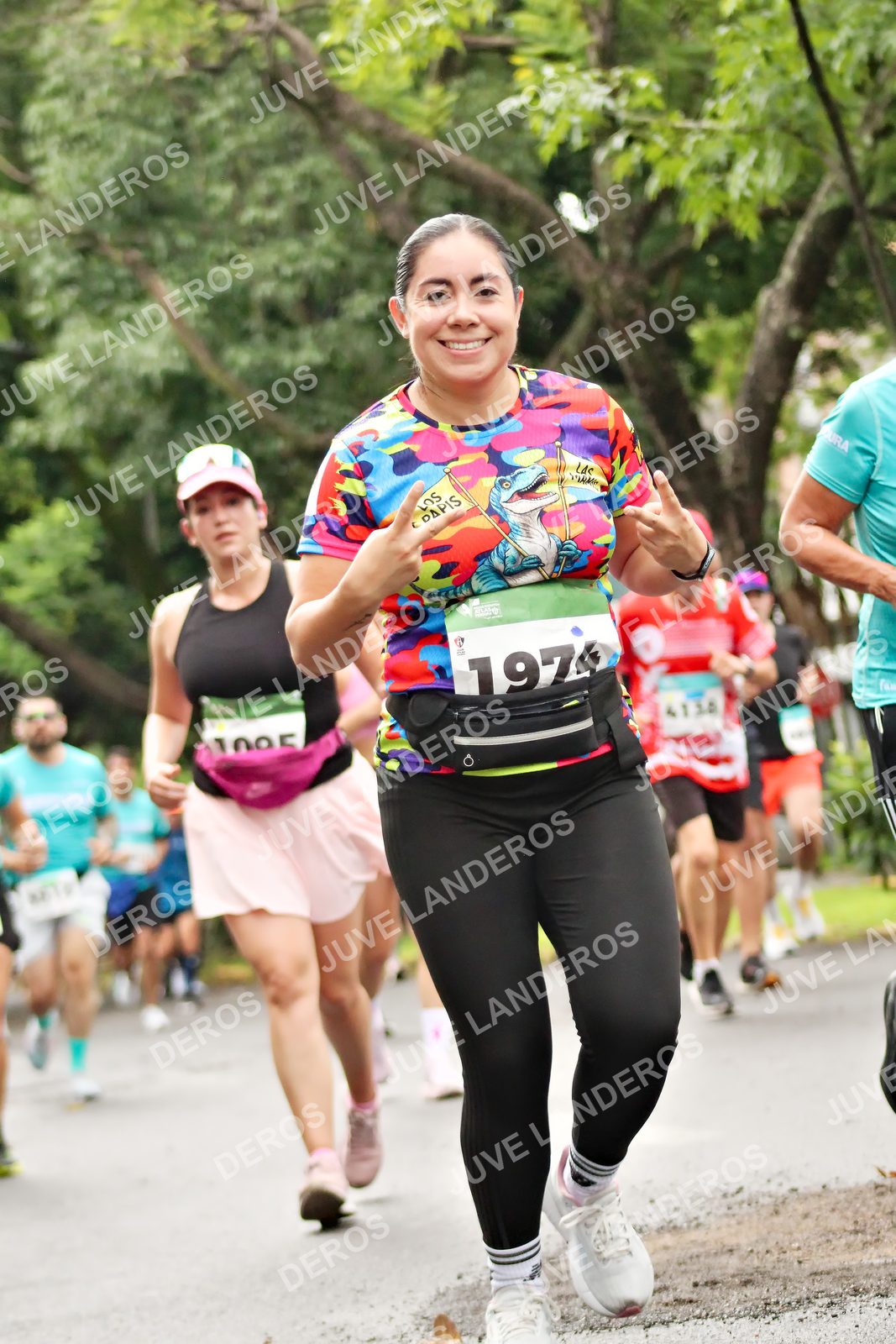 Foto del MEDIO MARATÓN ATLAS en Av. Patria, frente al Parque El Polvorín, Zapopan a las 08:36 · dorsal 1974, 1005