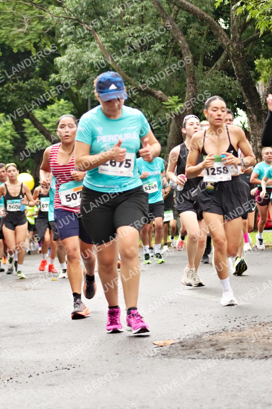 Foto del MEDIO MARATÓN ATLAS en Av. Patria, frente al Parque El Polvorín, Zapopan a las 08:28 · dorsal 1258, 507, 5249, 67