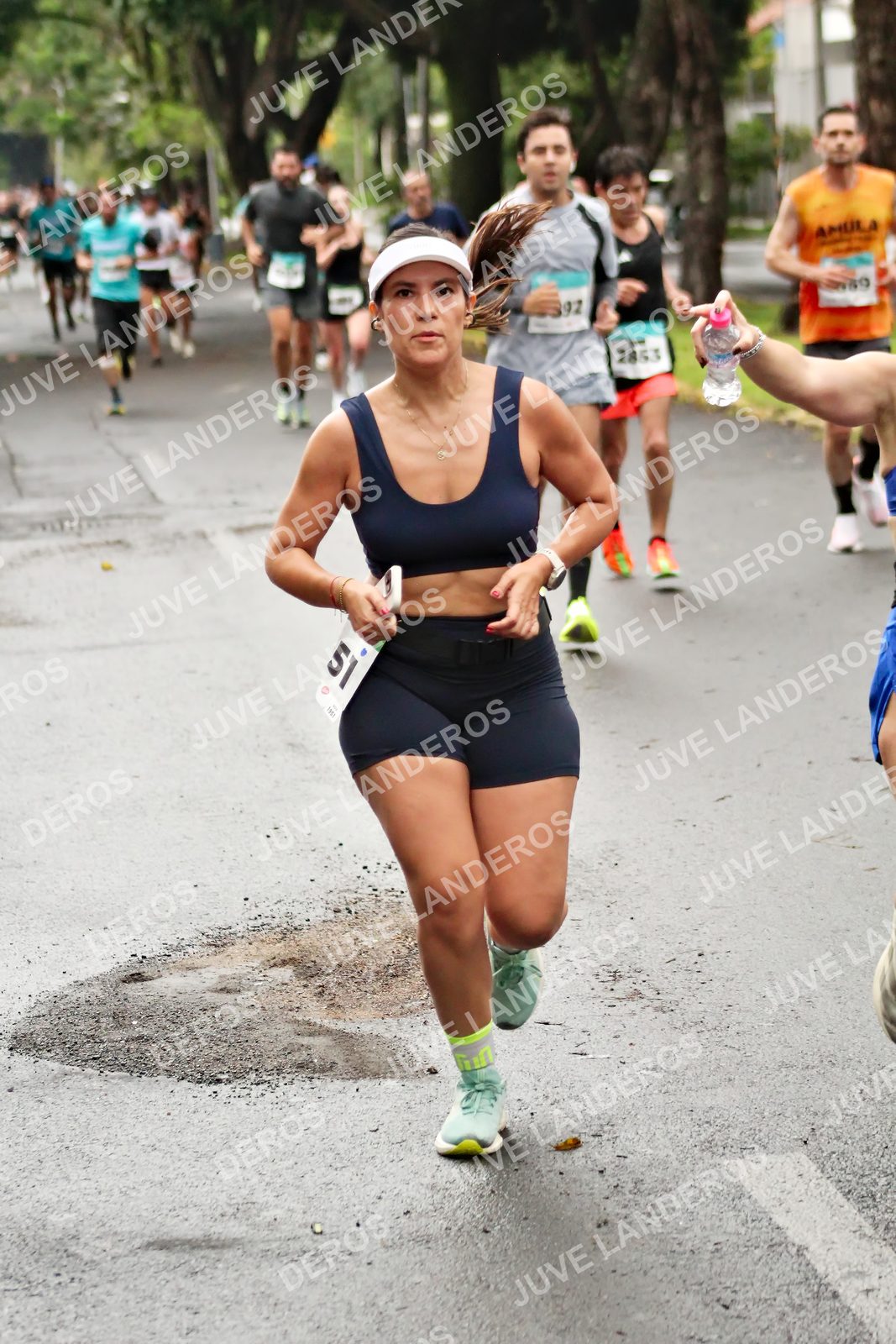 Foto del MEDIO MARATÓN ATLAS en Av. Patria, frente al Parque El Polvorín, Zapopan a las 08:12 · dorsal 51, 92, 2853