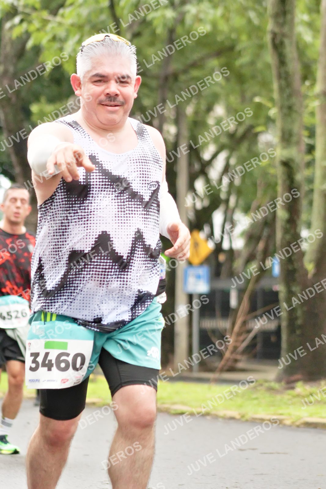 Foto del MEDIO MARATÓN ATLAS en Av. Patria, frente al Parque El Polvorín, Zapopan a las 08:35 · dorsal 3460, 4526