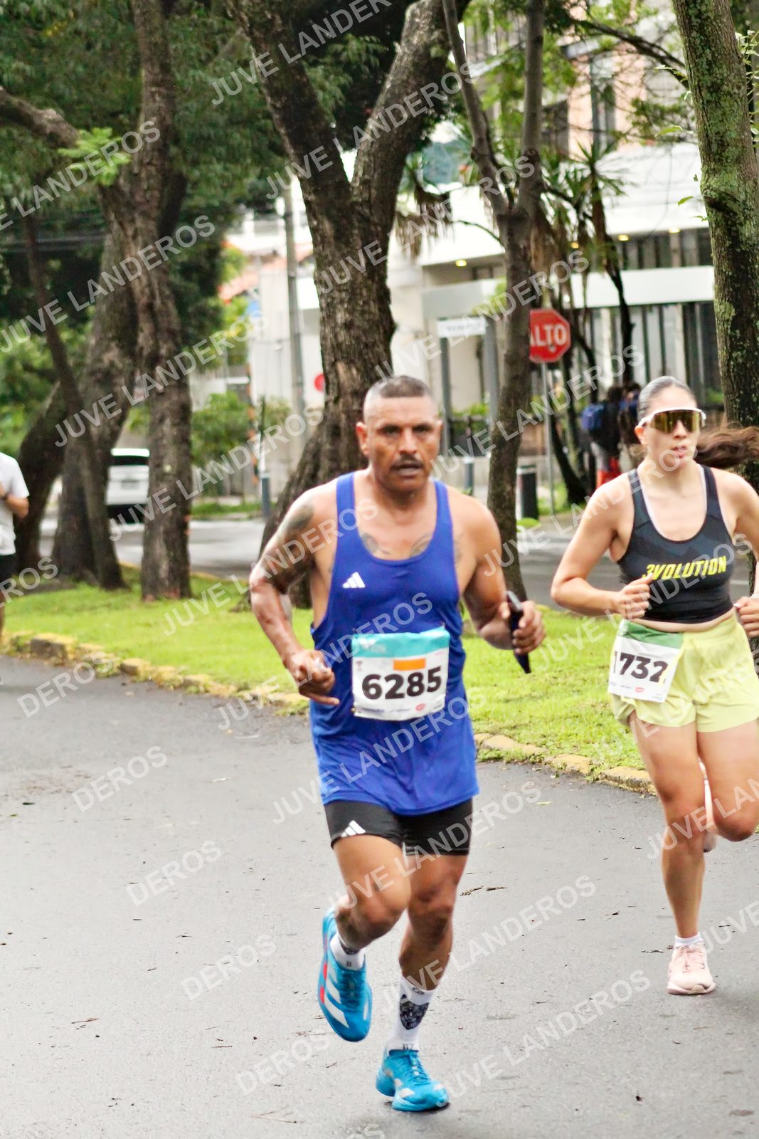 Foto del MEDIO MARATÓN ATLAS en Av. Patria, frente al Parque El Polvorín, Zapopan a las 08:06 · dorsal 6285, 732