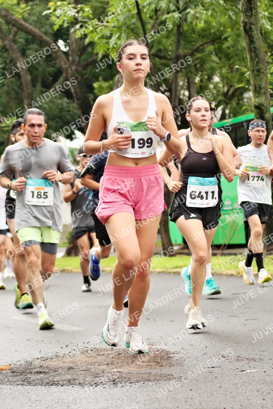 Foto del MEDIO MARATÓN ATLAS en Av. Patria, frente al Parque El Polvorín, Zapopan a las 08:27 · dorsal 185, 199, 1774