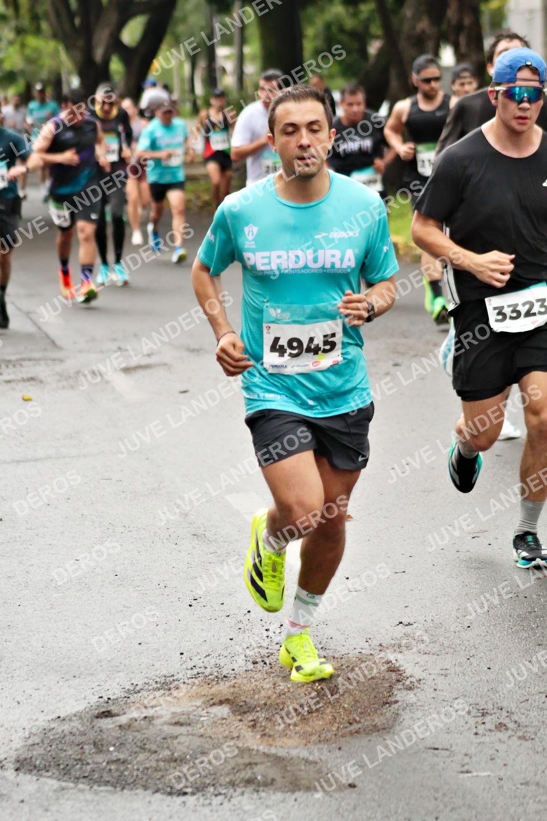 Foto del MEDIO MARATÓN ATLAS en Av. Patria, frente al Parque El Polvorín, Zapopan a las 08:14 · dorsal 4945, 3323