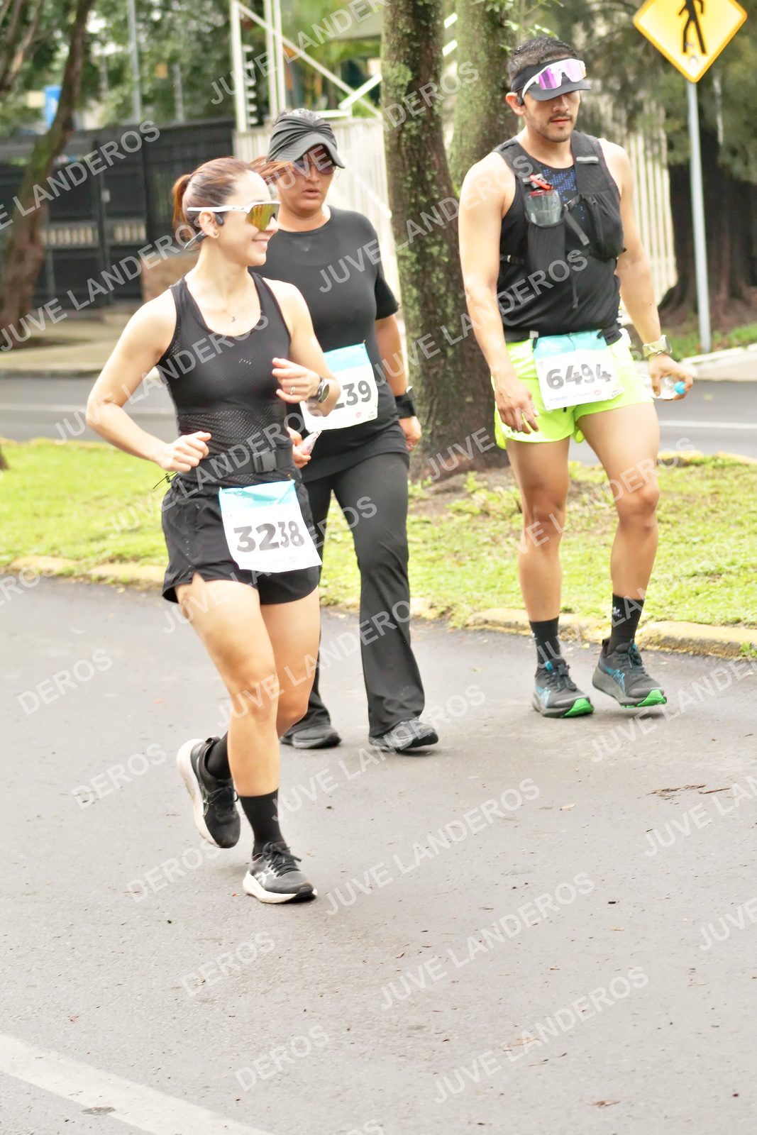 Foto del MEDIO MARATÓN ATLAS en Av. Patria, frente al Parque El Polvorín, Zapopan a las 08:57 · dorsal 3238, 6494, 39