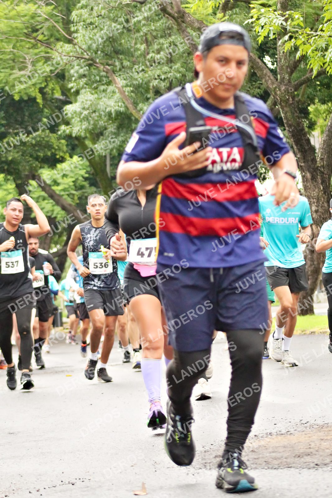 Foto del MEDIO MARATÓN ATLAS en Av. Patria, frente al Parque El Polvorín, Zapopan a las 08:41 · dorsal 536, 537, 47