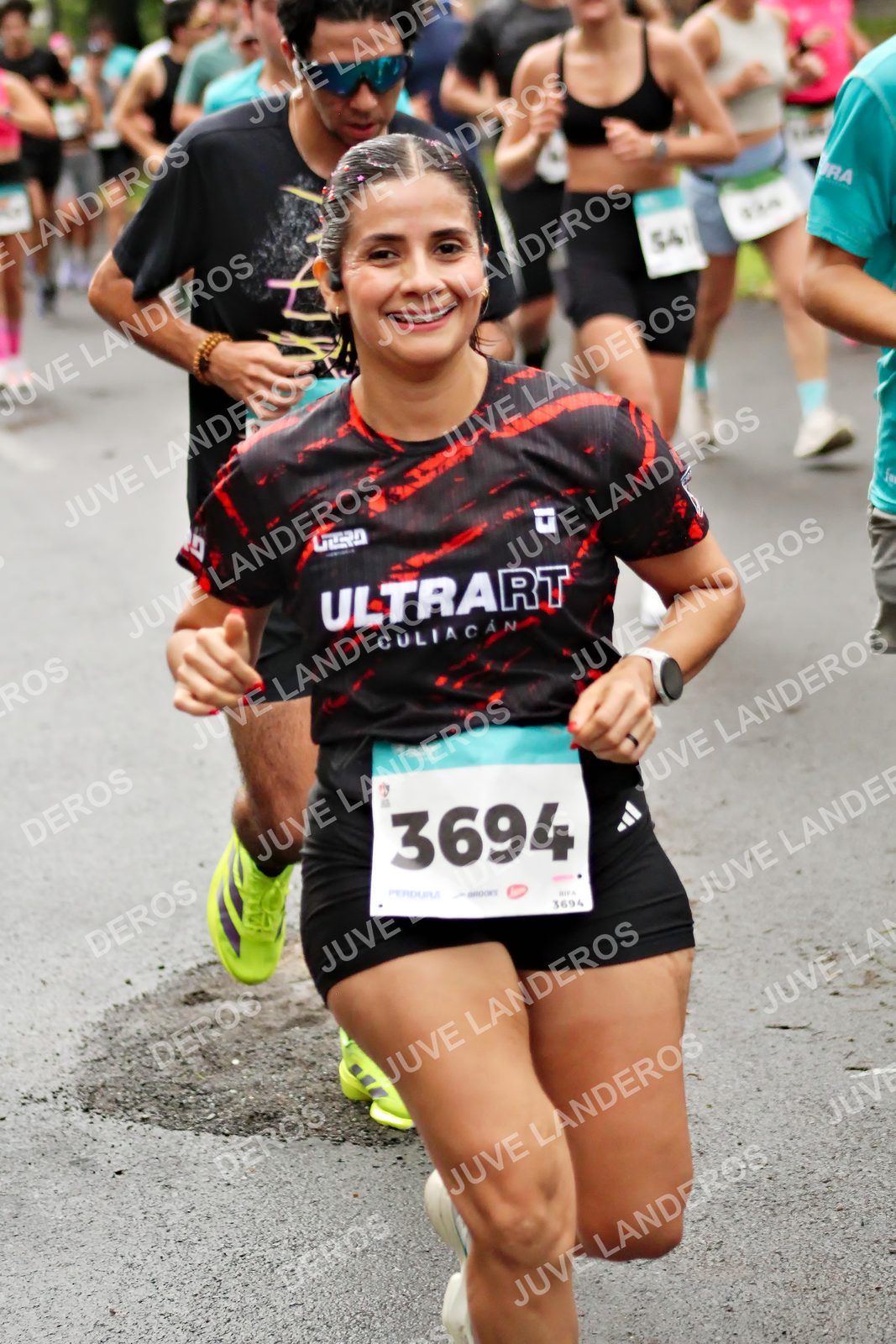 Foto del MEDIO MARATÓN ATLAS en Av. Patria, frente al Parque El Polvorín, Zapopan a las 08:18 · dorsal 3694, 54